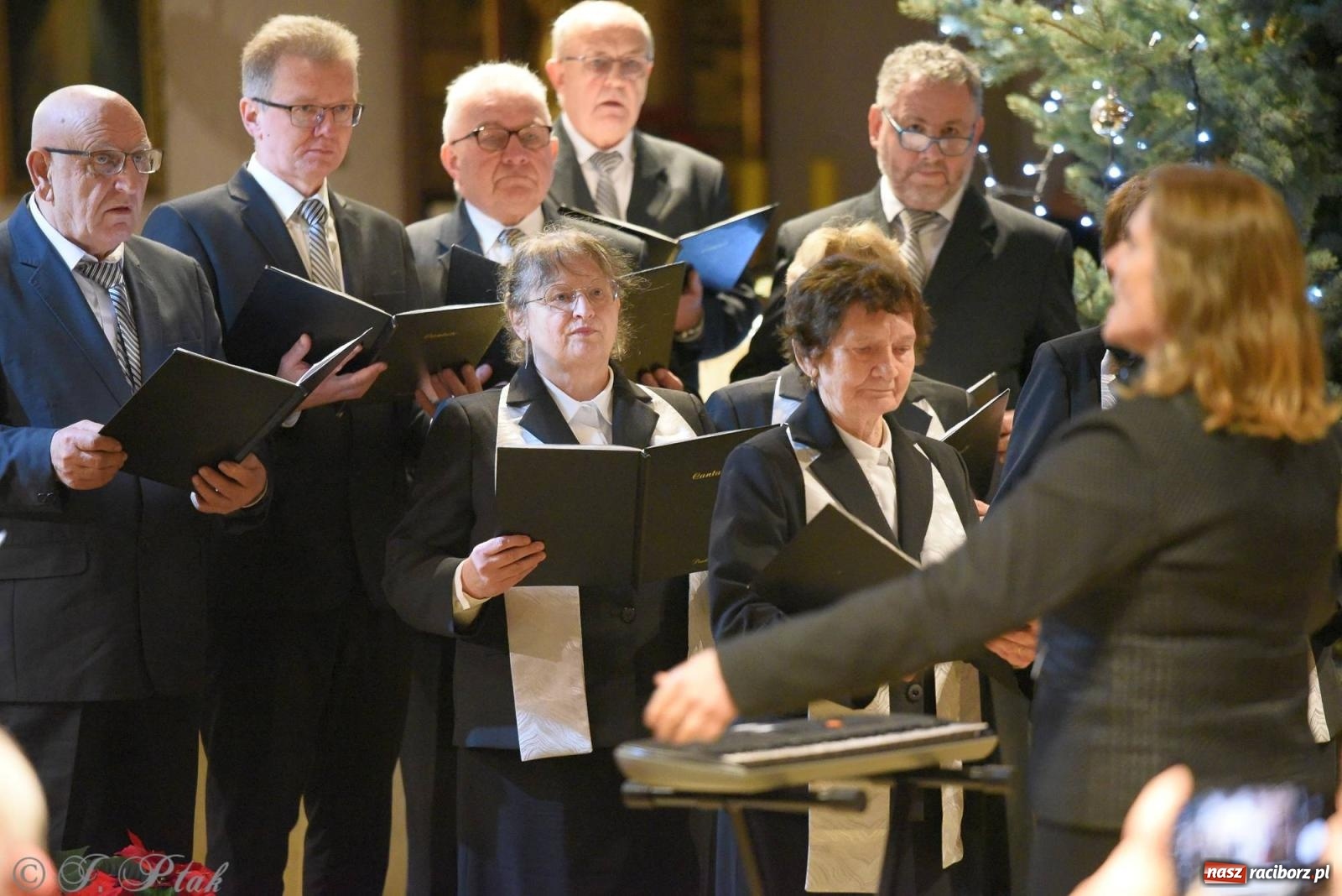 Zdjęcie w galerii na portalu naszraciborz.pl: Raciborski wieczór kolęd i pastorałek tym razem na Ocicach [FOTO i WIDEO] wiadomości z regionu