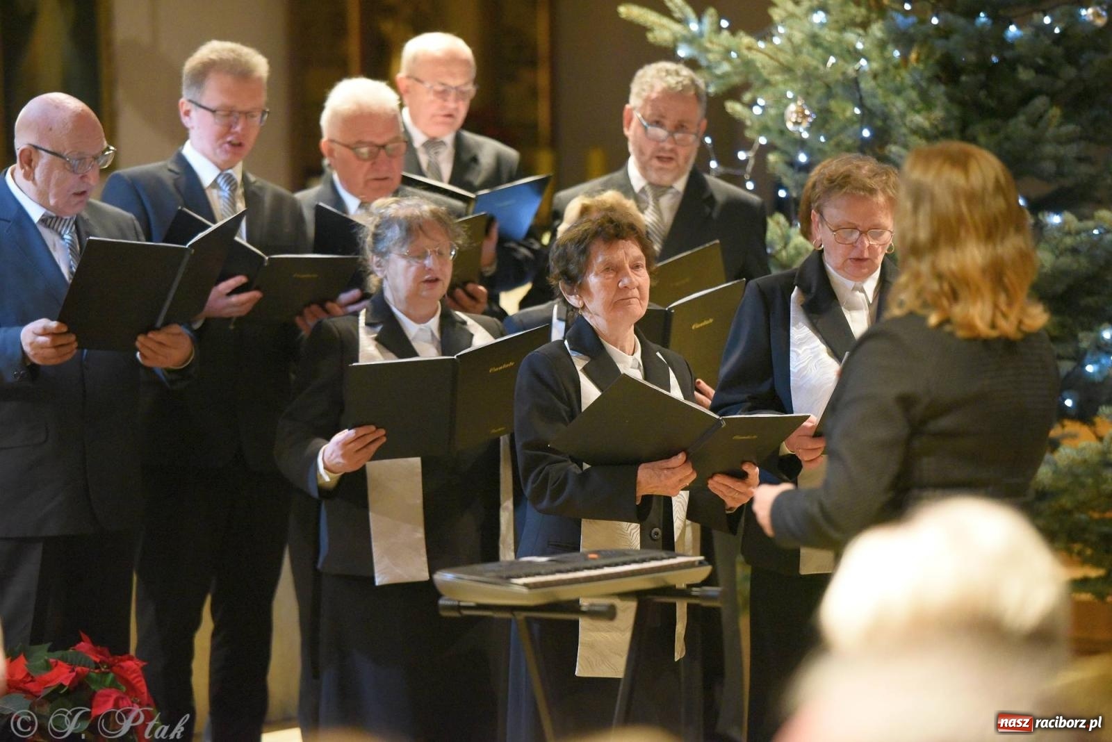 Zdjęcie w galerii na portalu naszraciborz.pl: Raciborski wieczór kolęd i pastorałek tym razem na Ocicach [FOTO i WIDEO] wiadomości z regionu