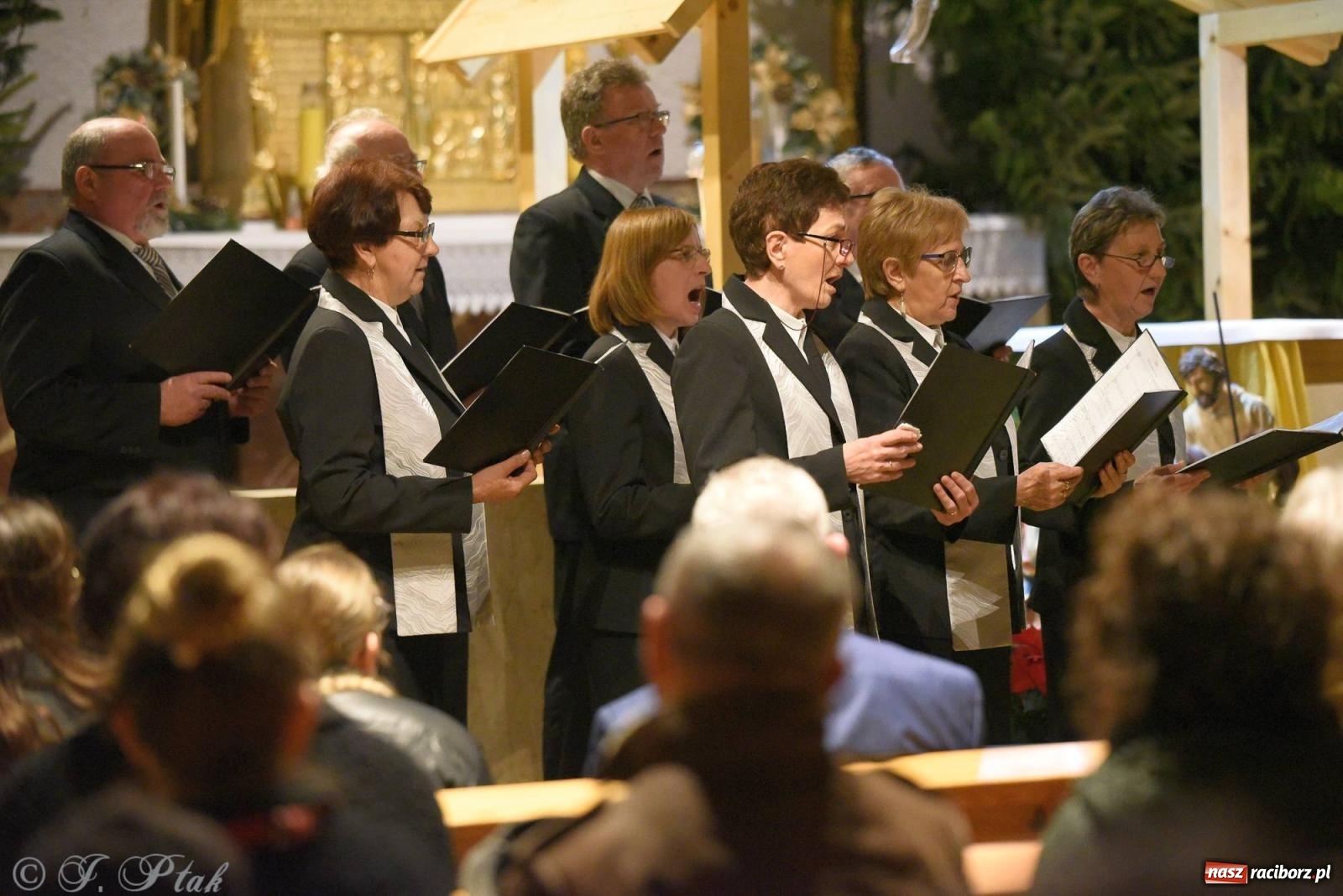 Zdjęcie w galerii na portalu naszraciborz.pl: Raciborski wieczór kolęd i pastorałek tym razem na Ocicach [FOTO i WIDEO] wiadomości z regionu