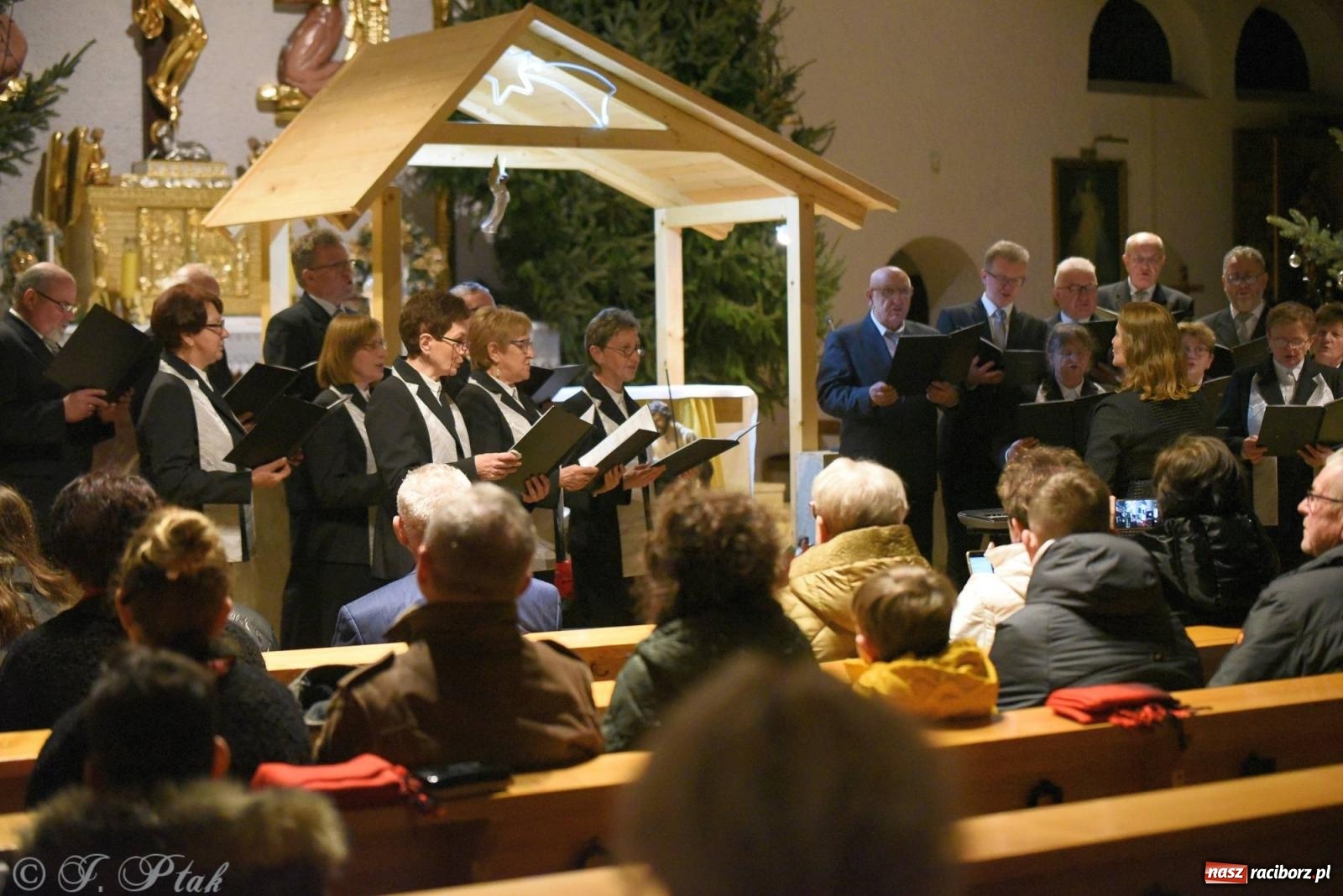 Zdjęcie w galerii na portalu naszraciborz.pl: Raciborski wieczór kolęd i pastorałek tym razem na Ocicach [FOTO i WIDEO] wiadomości z regionu