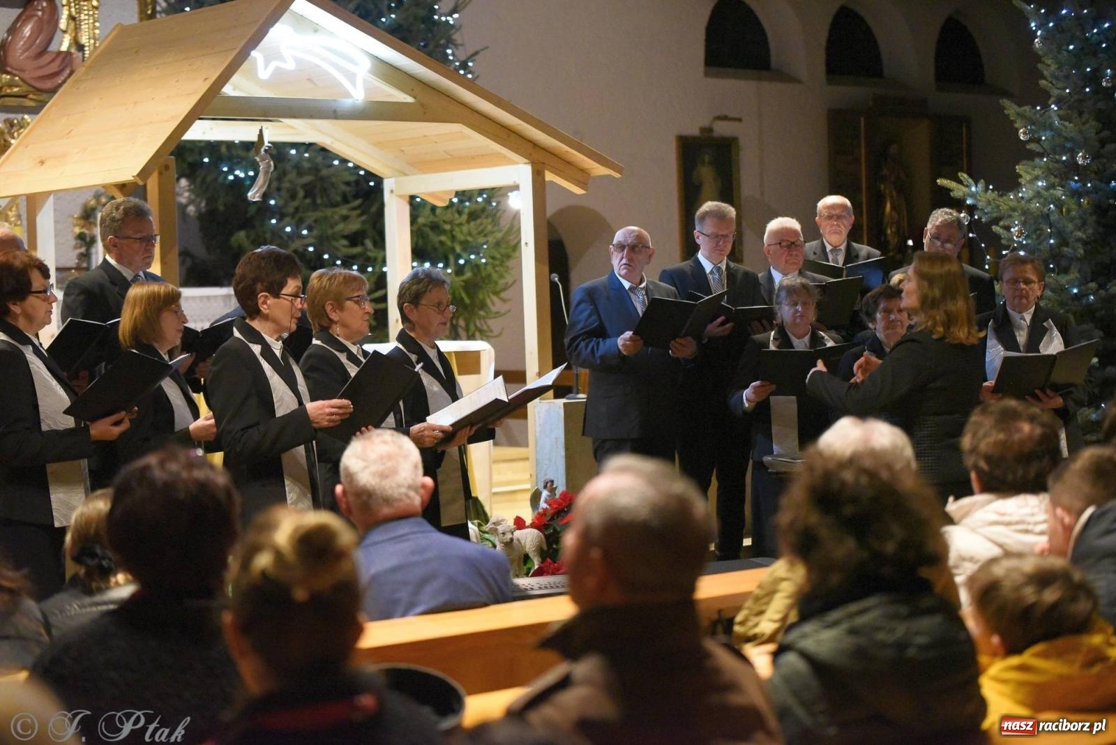 Zdjęcie w galerii na portalu naszraciborz.pl: Raciborski wieczór kolęd i pastorałek tym razem na Ocicach [FOTO i WIDEO] wiadomości z regionu