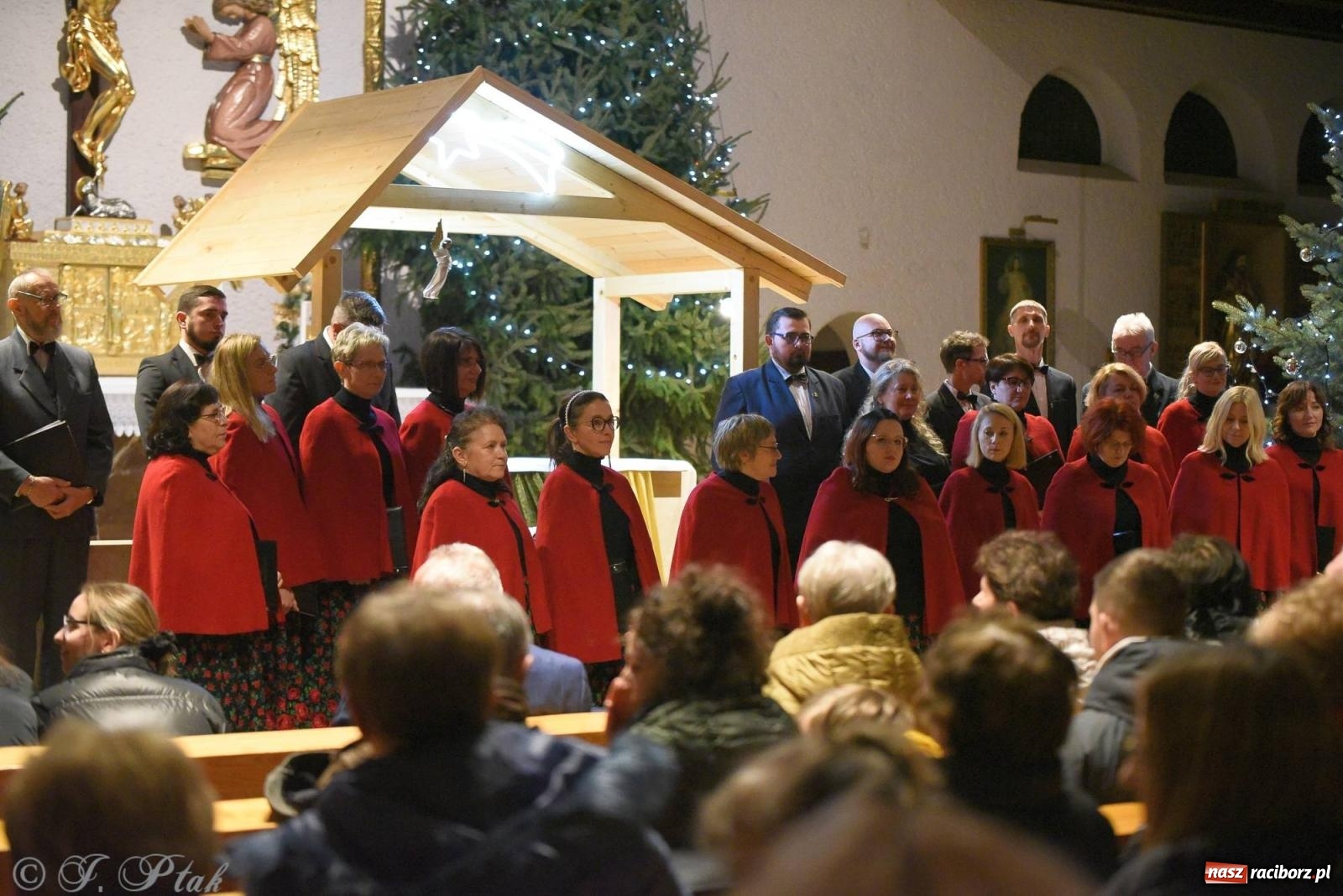 Zdjęcie w galerii na portalu naszraciborz.pl: Raciborski wieczór kolęd i pastorałek tym razem na Ocicach [FOTO i WIDEO] wiadomości z regionu