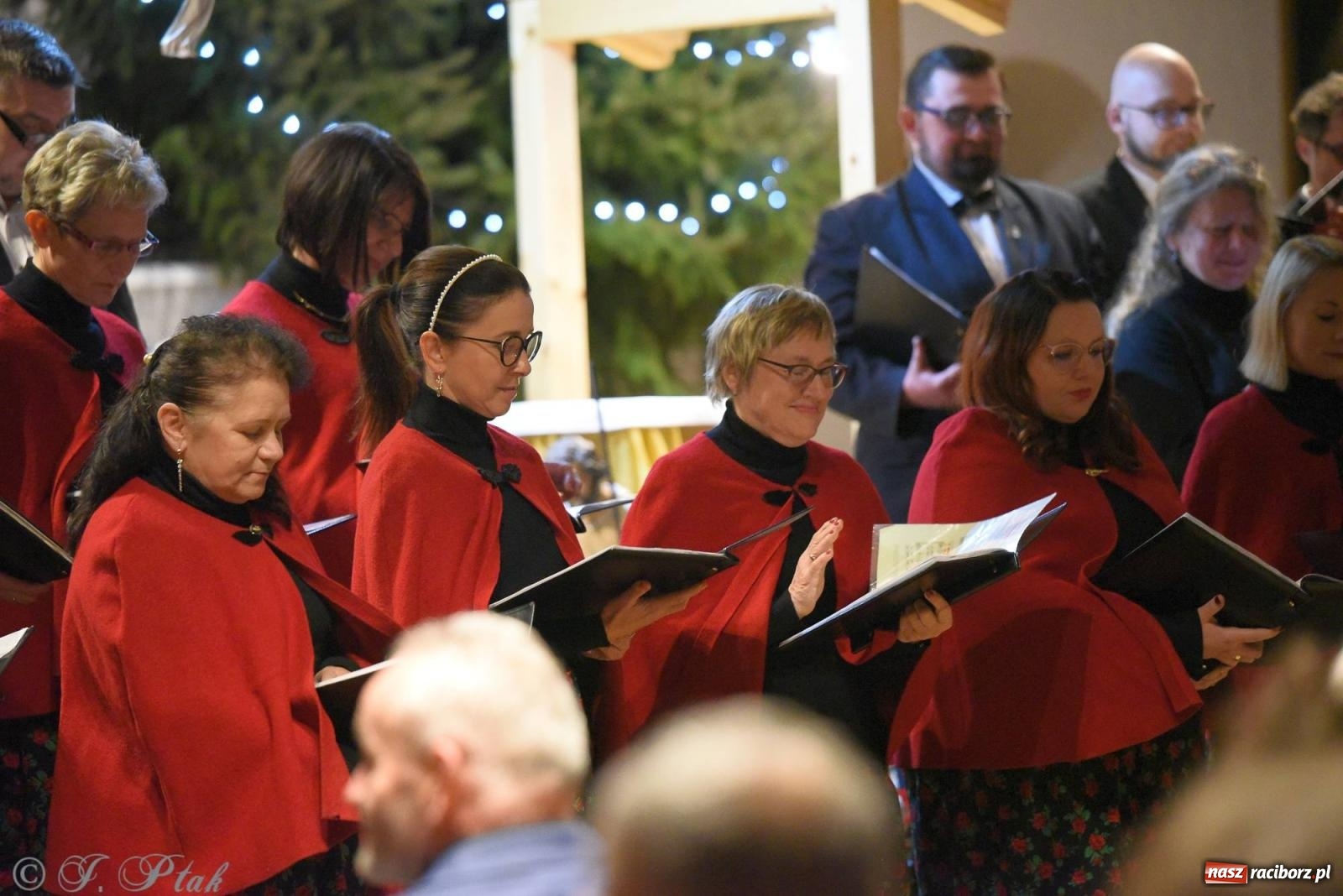 Zdjęcie w galerii na portalu naszraciborz.pl: Raciborski wieczór kolęd i pastorałek tym razem na Ocicach [FOTO i WIDEO] wiadomości z regionu