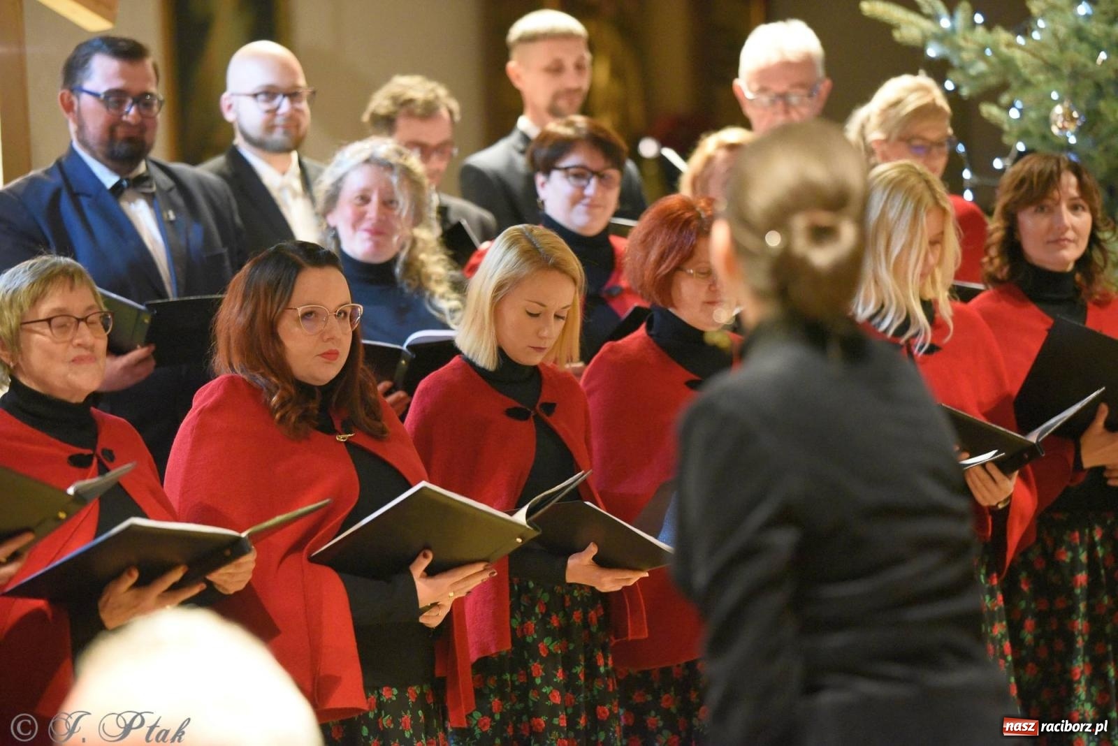 Zdjęcie w galerii na portalu naszraciborz.pl: Raciborski wieczór kolęd i pastorałek tym razem na Ocicach [FOTO i WIDEO] wiadomości z regionu