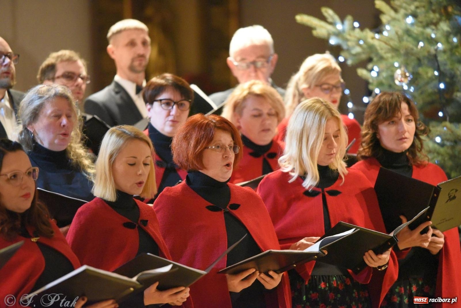 Zdjęcie w galerii na portalu naszraciborz.pl: Raciborski wieczór kolęd i pastorałek tym razem na Ocicach [FOTO i WIDEO] wiadomości z regionu