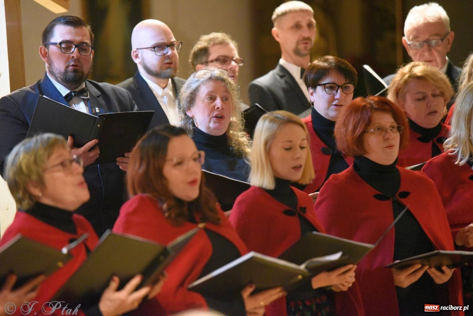 Zdjęcie w galerii na portalu naszraciborz.pl: Raciborski wieczór kolęd i pastorałek tym razem na Ocicach [FOTO i WIDEO] wiadomości z regionu