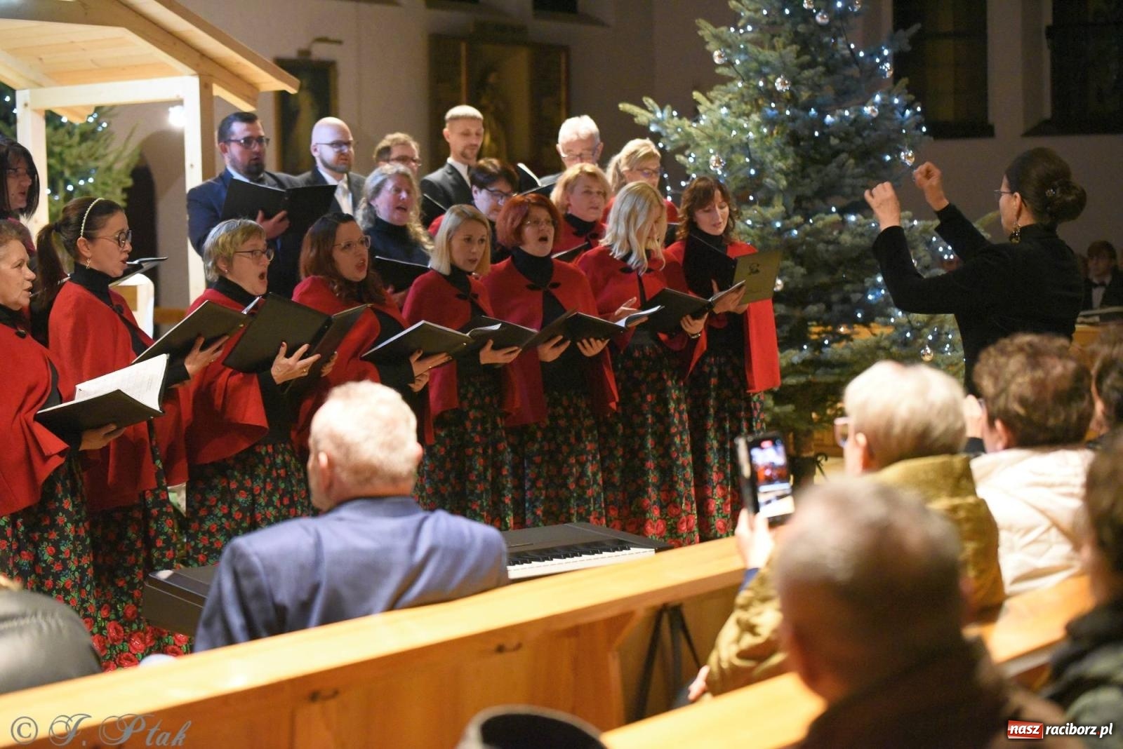 Zdjęcie w galerii na portalu naszraciborz.pl: Raciborski wieczór kolęd i pastorałek tym razem na Ocicach [FOTO i WIDEO] wiadomości z regionu