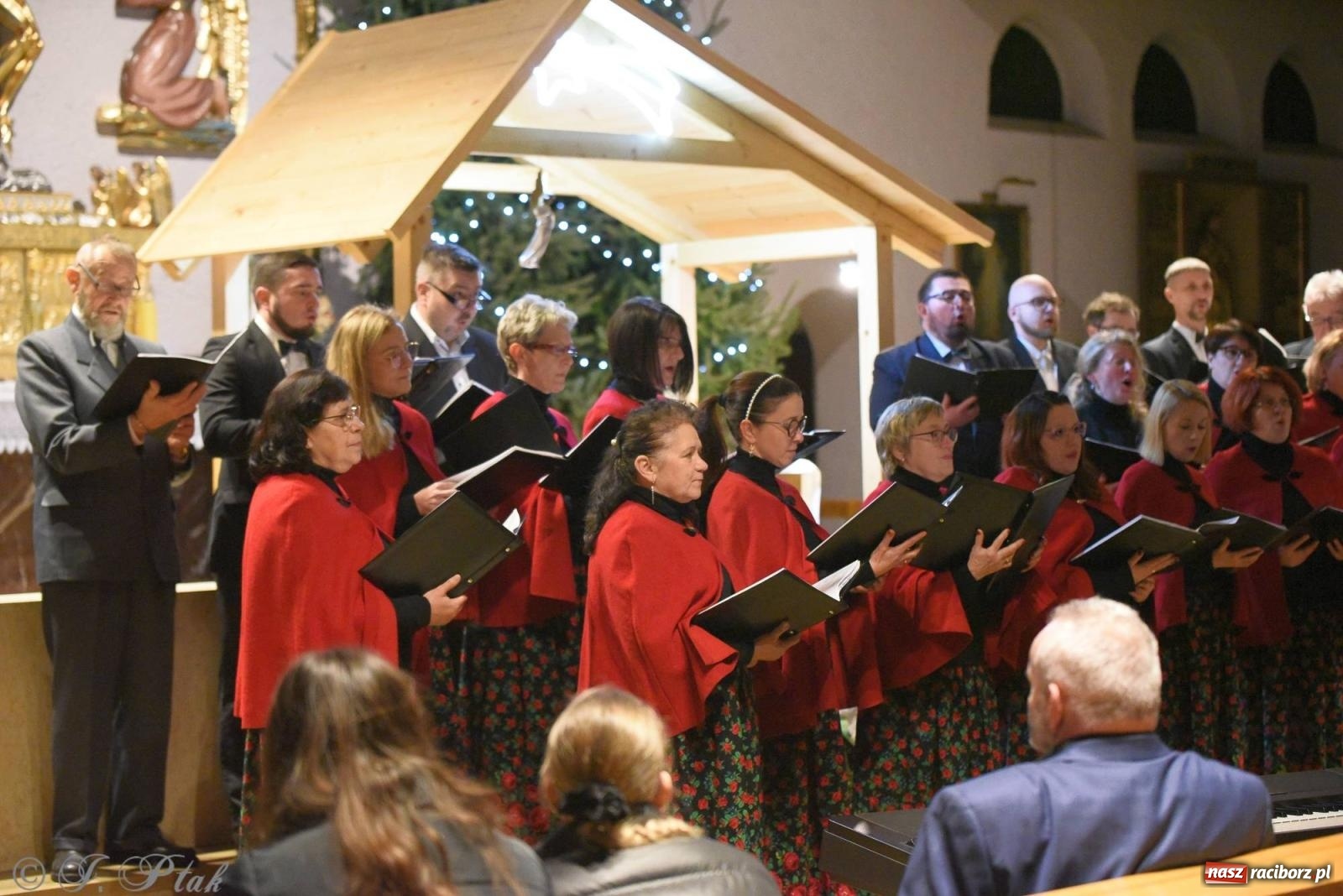 Zdjęcie w galerii na portalu naszraciborz.pl: Raciborski wieczór kolęd i pastorałek tym razem na Ocicach [FOTO i WIDEO] wiadomości z regionu