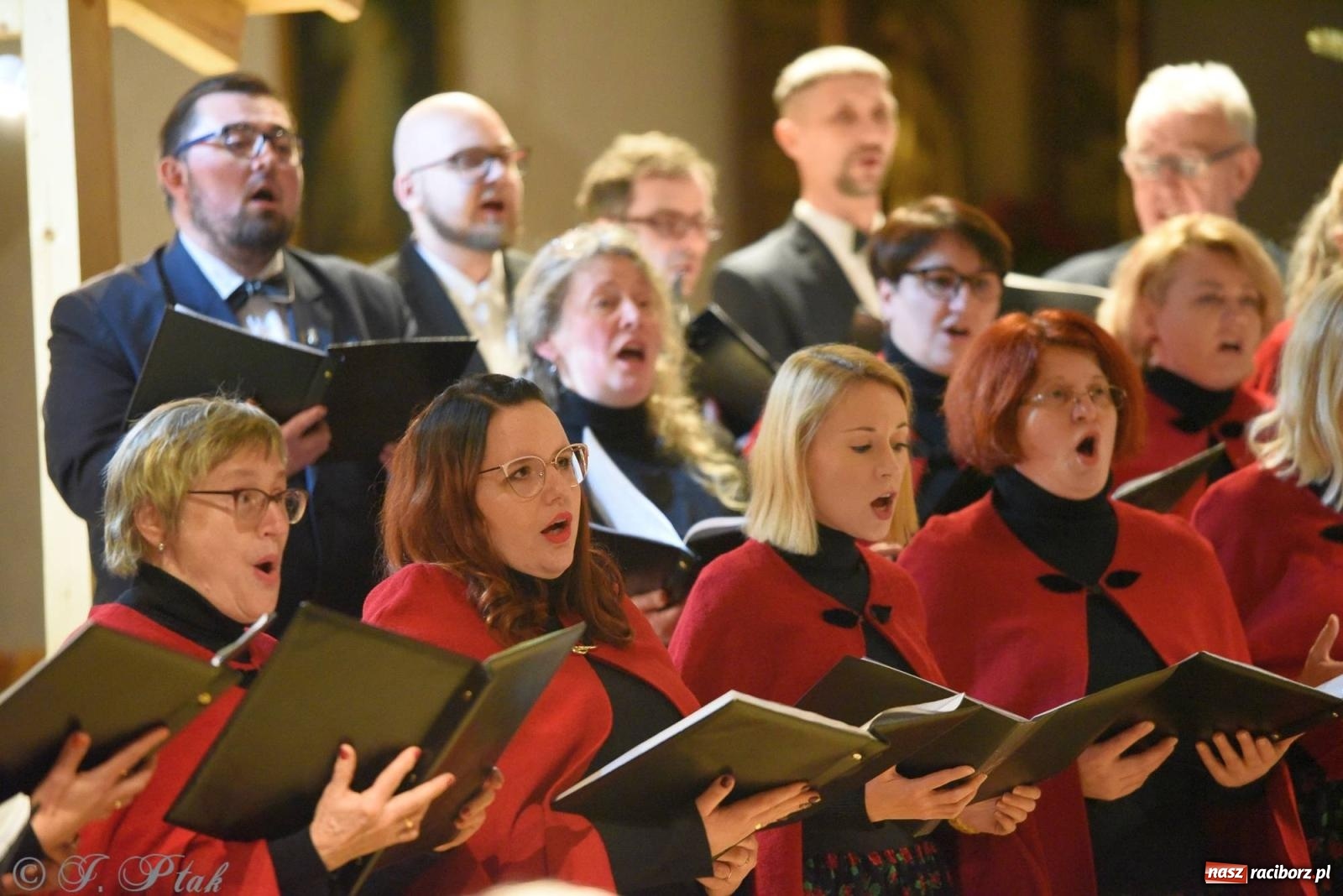Zdjęcie w galerii na portalu naszraciborz.pl: Raciborski wieczór kolęd i pastorałek tym razem na Ocicach [FOTO i WIDEO] wiadomości z regionu