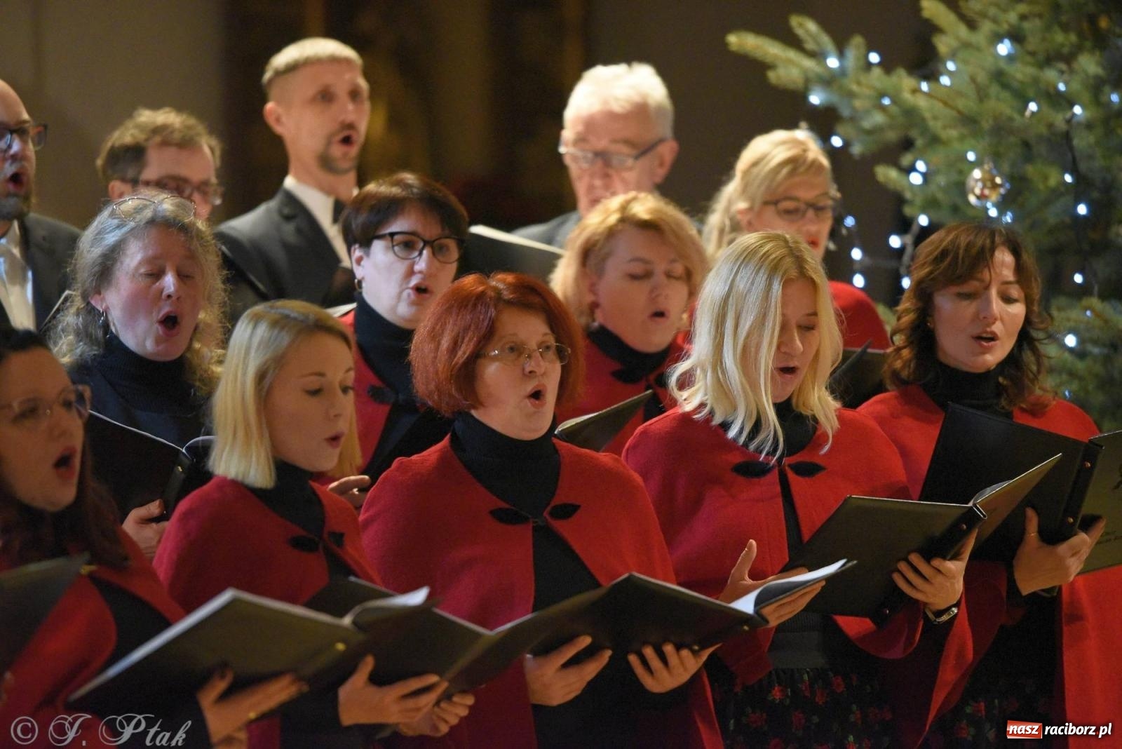 Zdjęcie w galerii na portalu naszraciborz.pl: Raciborski wieczór kolęd i pastorałek tym razem na Ocicach [FOTO i WIDEO] wiadomości z regionu