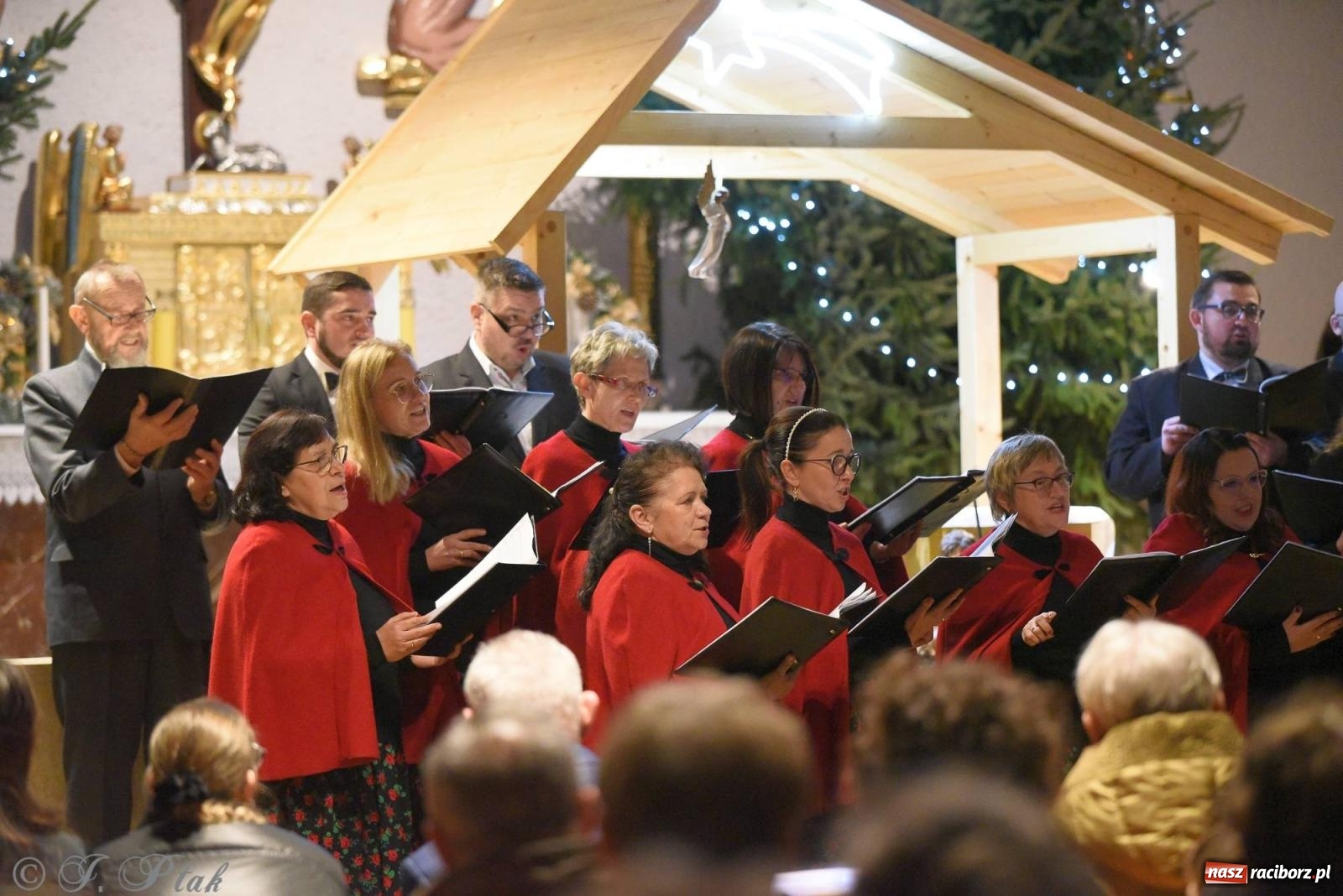 Zdjęcie w galerii na portalu naszraciborz.pl: Raciborski wieczór kolęd i pastorałek tym razem na Ocicach [FOTO i WIDEO] wiadomości z regionu