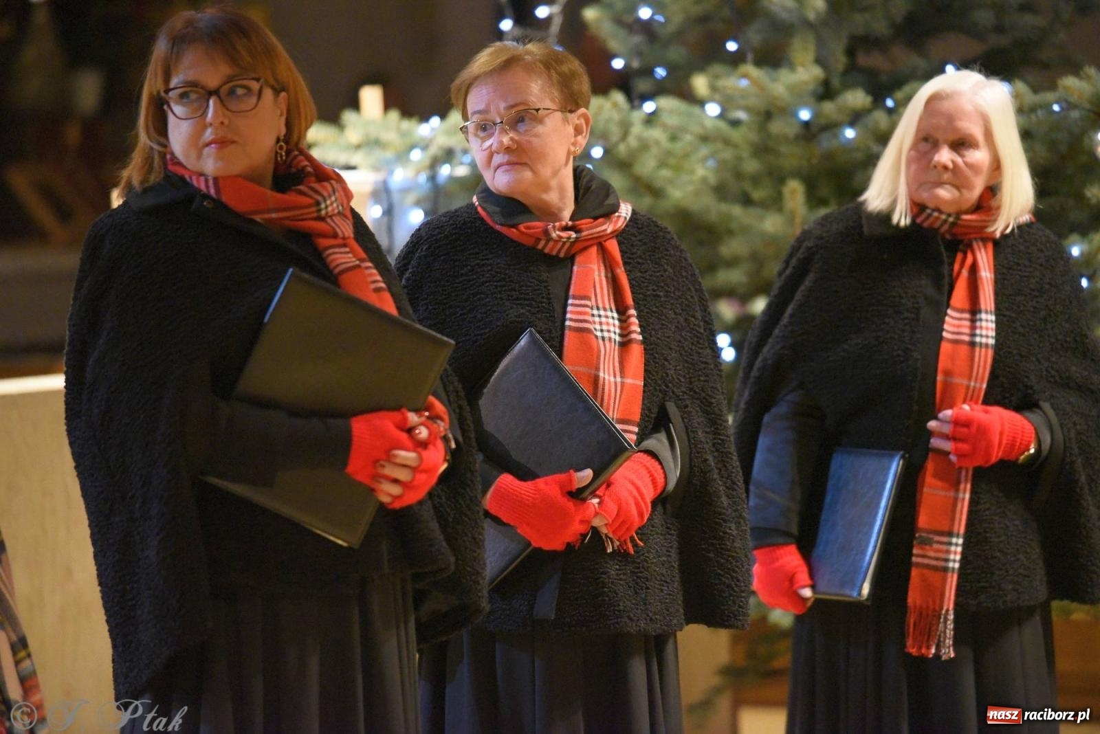 Zdjęcie w galerii na portalu naszraciborz.pl: Raciborski wieczór kolęd i pastorałek tym razem na Ocicach [FOTO i WIDEO] wiadomości z regionu