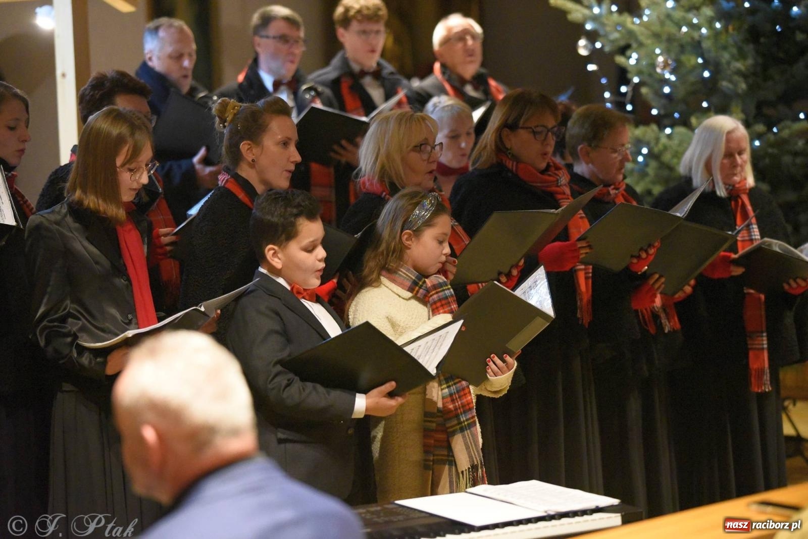 Zdjęcie w galerii na portalu naszraciborz.pl: Raciborski wieczór kolęd i pastorałek tym razem na Ocicach [FOTO i WIDEO] wiadomości z regionu