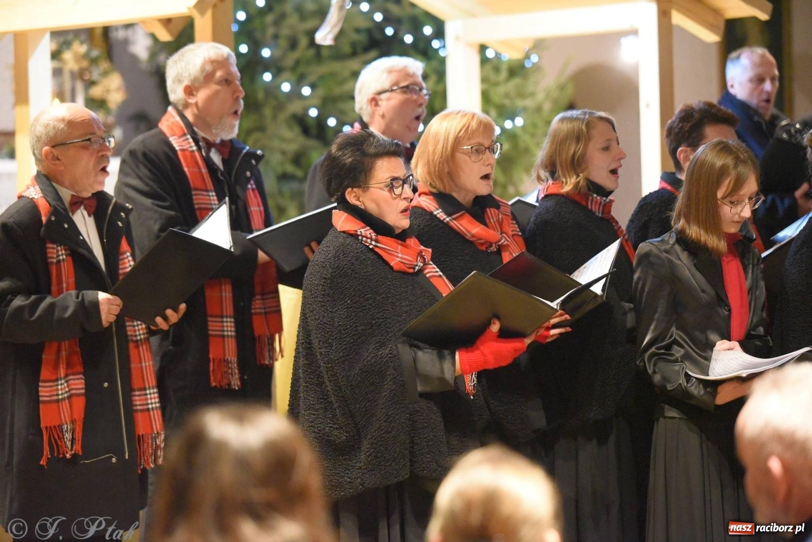 Zdjęcie w galerii na portalu naszraciborz.pl: Raciborski wieczór kolęd i pastorałek tym razem na Ocicach [FOTO i WIDEO] wiadomości z regionu