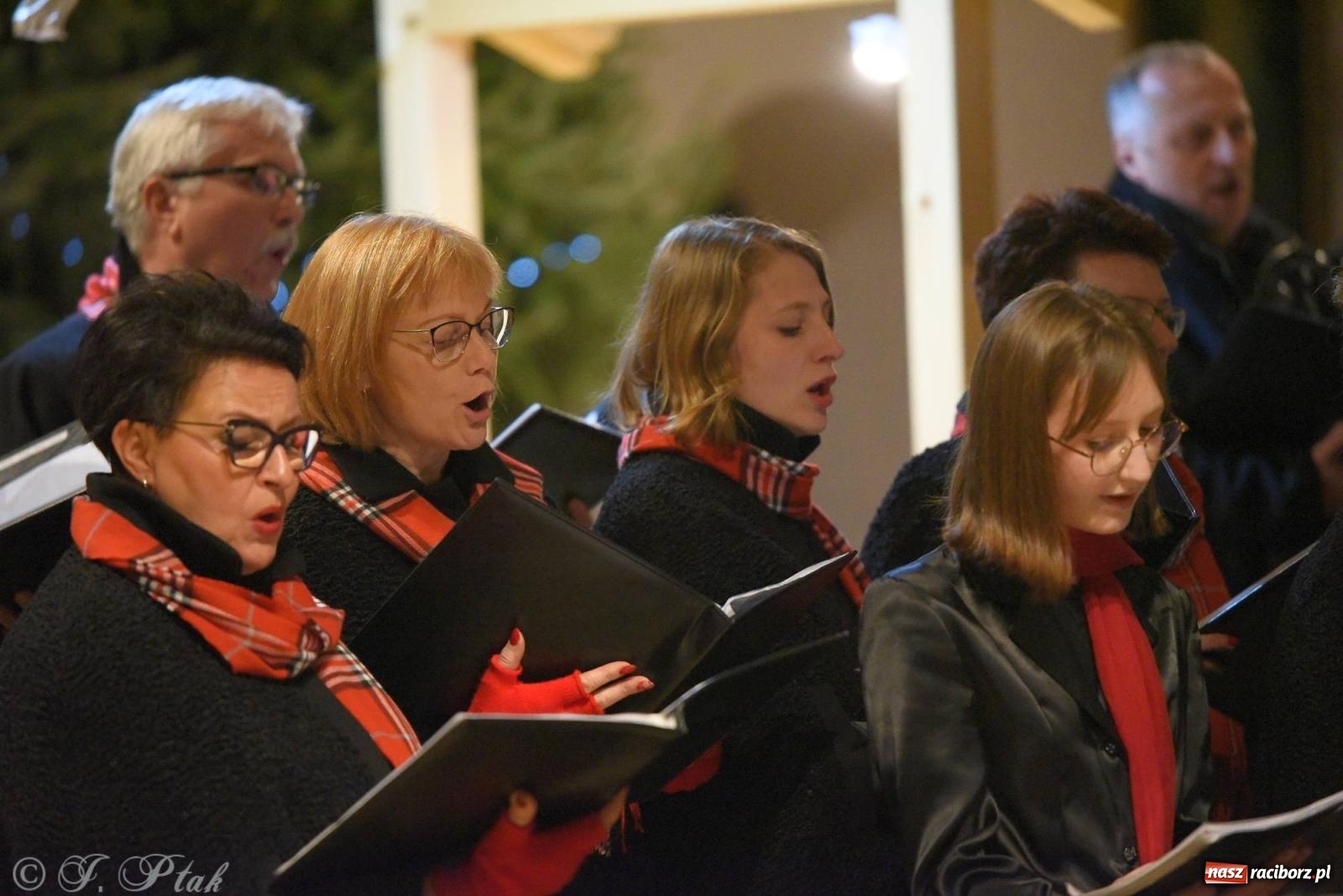Zdjęcie w galerii na portalu naszraciborz.pl: Raciborski wieczór kolęd i pastorałek tym razem na Ocicach [FOTO i WIDEO] wiadomości z regionu