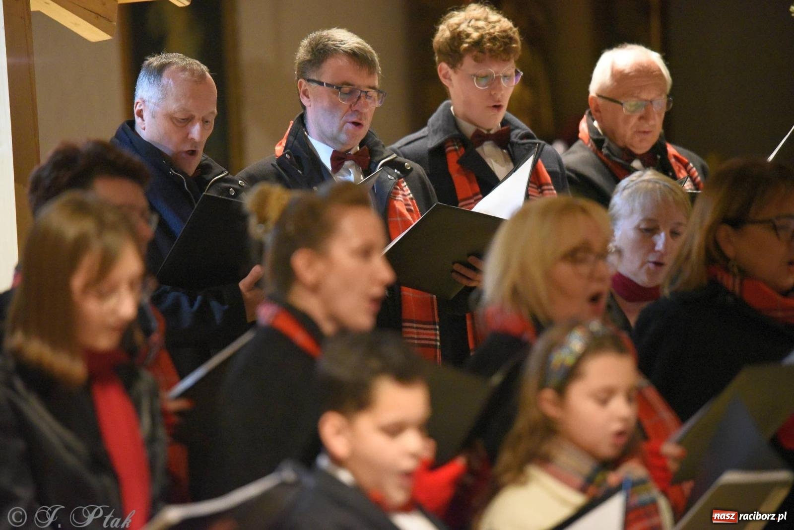 Zdjęcie w galerii na portalu naszraciborz.pl: Raciborski wieczór kolęd i pastorałek tym razem na Ocicach [FOTO i WIDEO] wiadomości z regionu