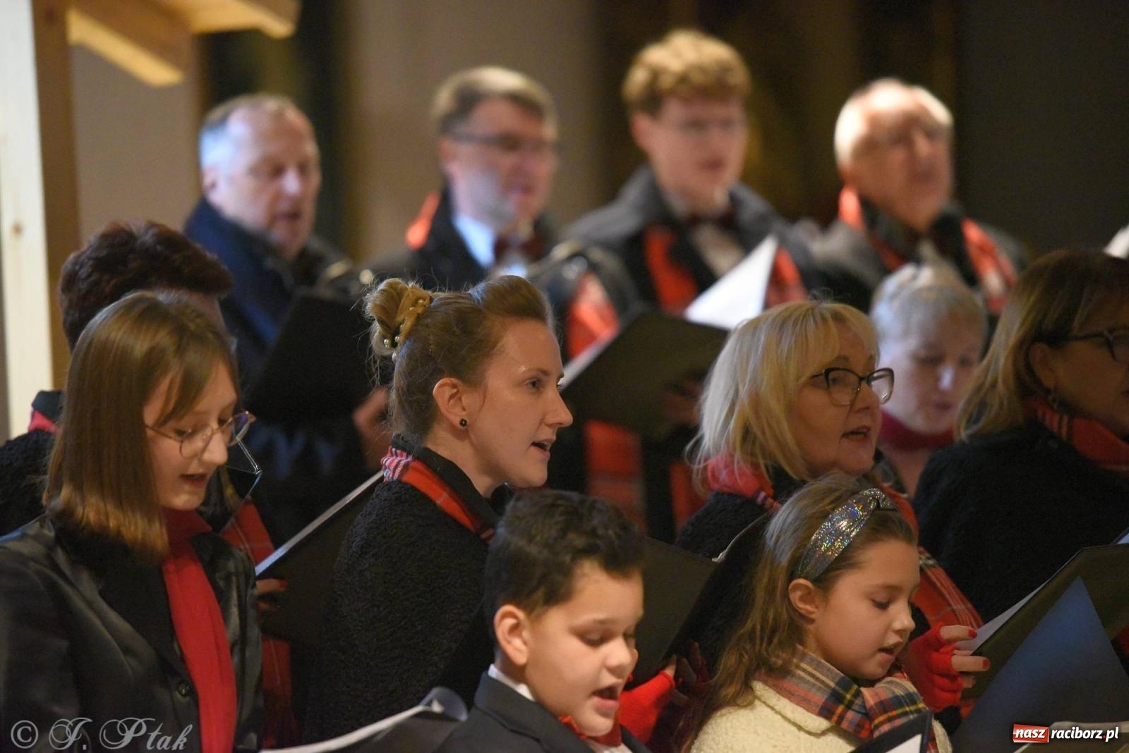 Zdjęcie w galerii na portalu naszraciborz.pl: Raciborski wieczór kolęd i pastorałek tym razem na Ocicach [FOTO i WIDEO] wiadomości z regionu