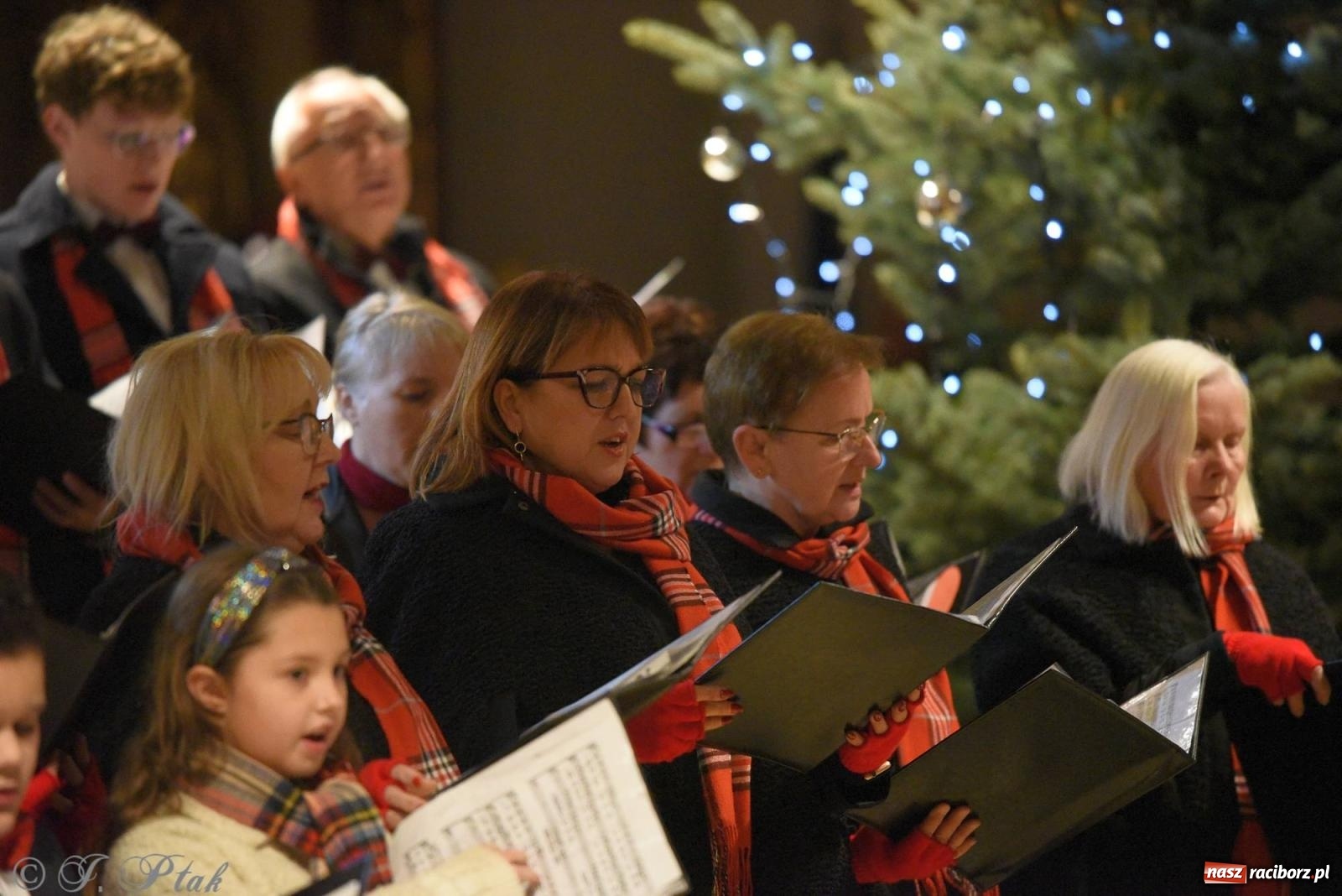 Zdjęcie w galerii na portalu naszraciborz.pl: Raciborski wieczór kolęd i pastorałek tym razem na Ocicach [FOTO i WIDEO] wiadomości z regionu