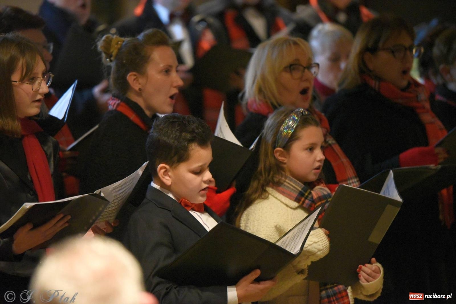 Zdjęcie w galerii na portalu naszraciborz.pl: Raciborski wieczór kolęd i pastorałek tym razem na Ocicach [FOTO i WIDEO] wiadomości z regionu