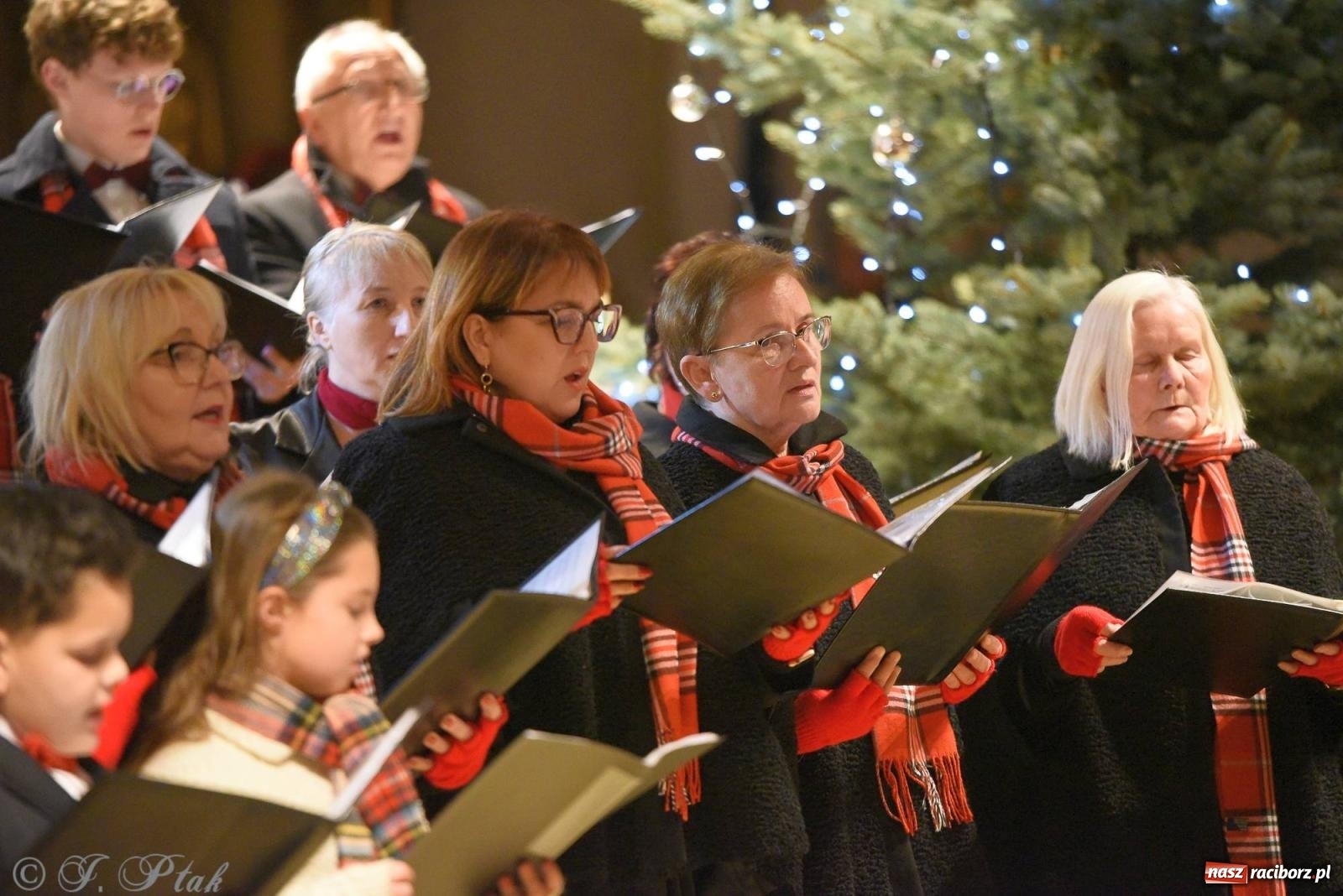 Zdjęcie w galerii na portalu naszraciborz.pl: Raciborski wieczór kolęd i pastorałek tym razem na Ocicach [FOTO i WIDEO] wiadomości z regionu