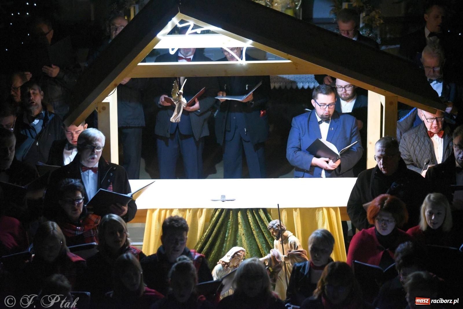 Zdjęcie w galerii na portalu naszraciborz.pl: Raciborski wieczór kolęd i pastorałek tym razem na Ocicach [FOTO i WIDEO] wiadomości z regionu