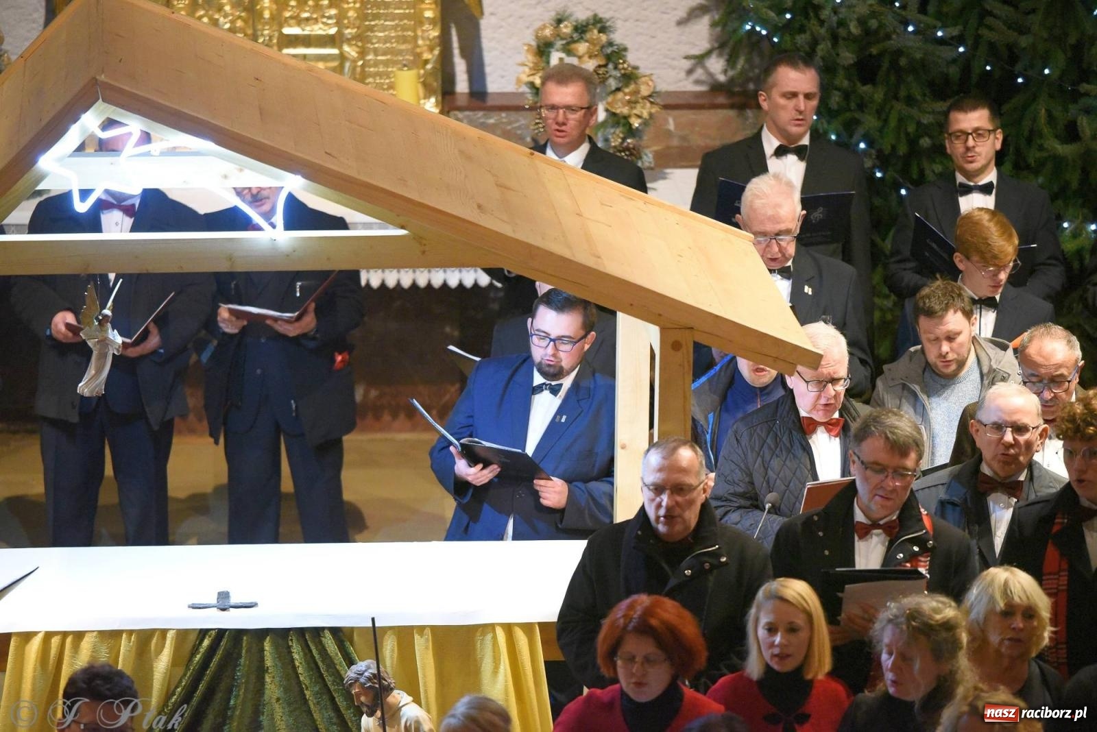 Zdjęcie w galerii na portalu naszraciborz.pl: Raciborski wieczór kolęd i pastorałek tym razem na Ocicach [FOTO i WIDEO] wiadomości z regionu
