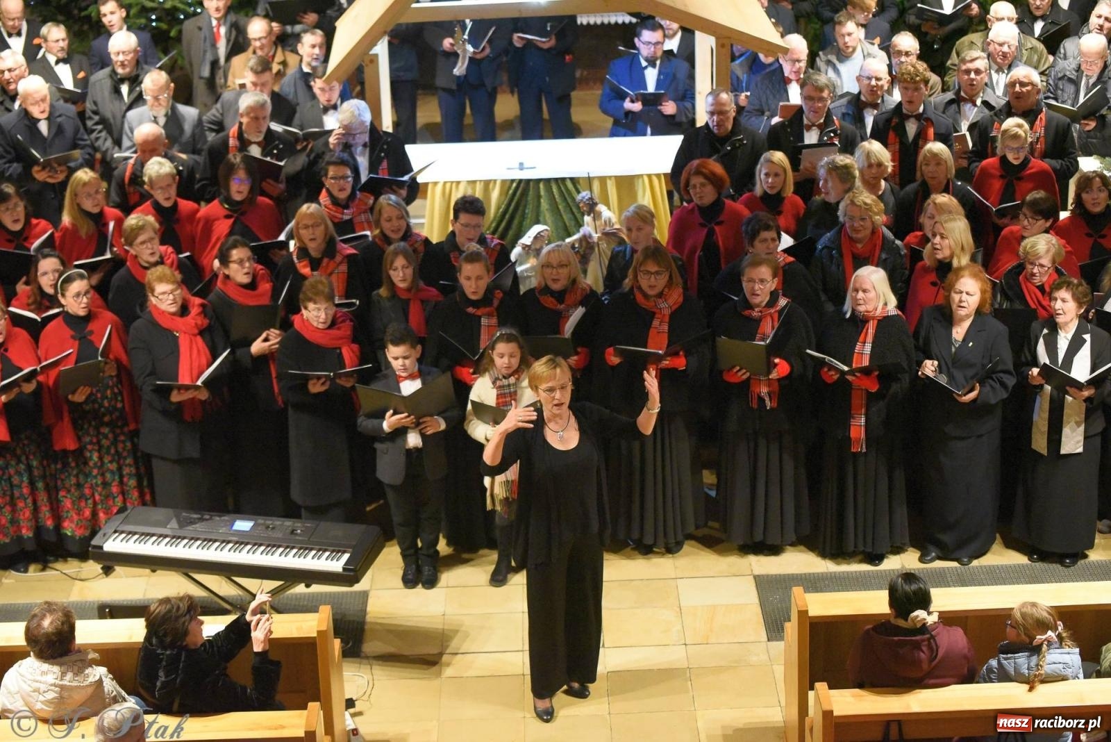 Zdjęcie w galerii na portalu naszraciborz.pl: Raciborski wieczór kolęd i pastorałek tym razem na Ocicach [FOTO i WIDEO] wiadomości z regionu