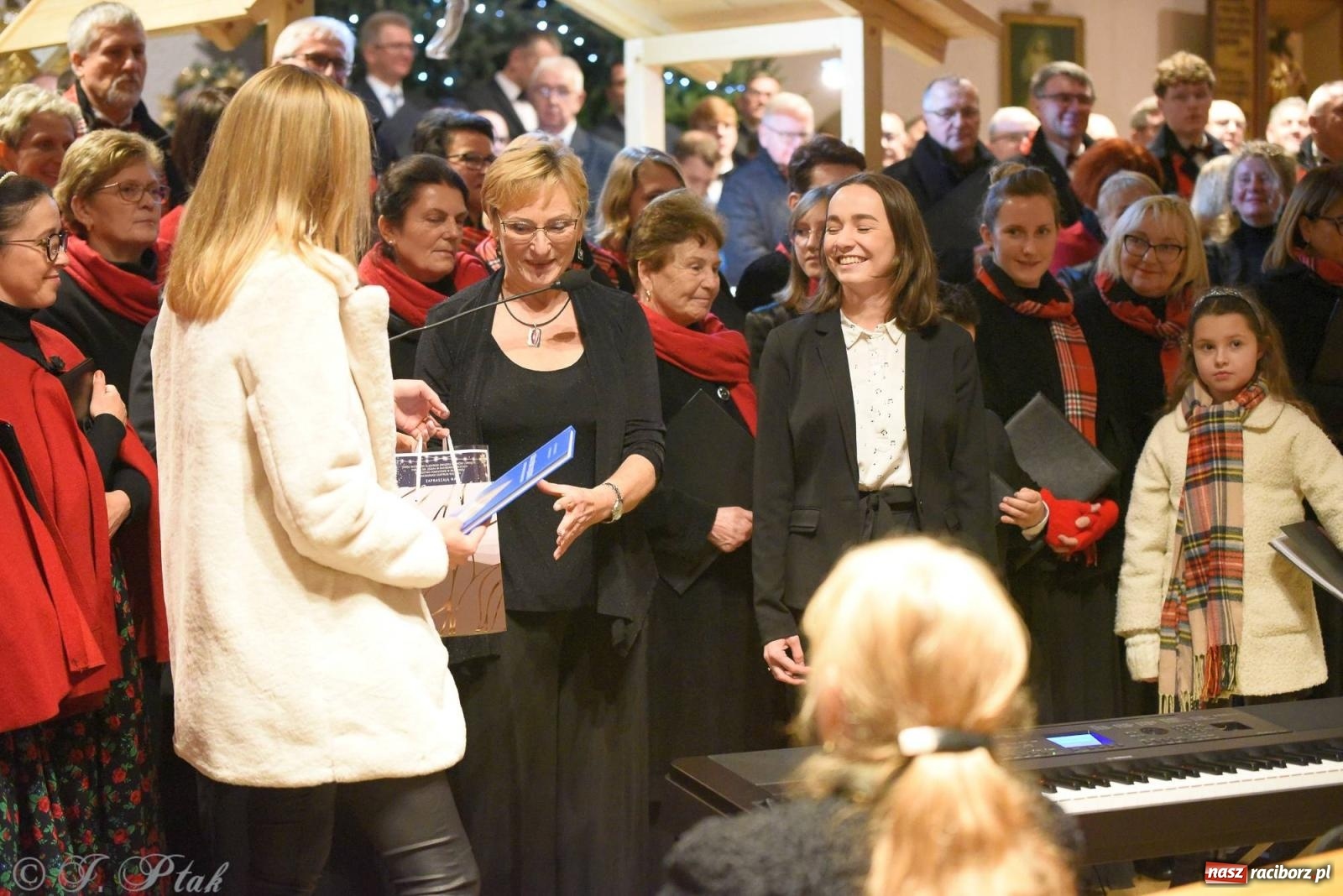 Zdjęcie w galerii na portalu naszraciborz.pl: Raciborski wieczór kolęd i pastorałek tym razem na Ocicach [FOTO i WIDEO] wiadomości z regionu