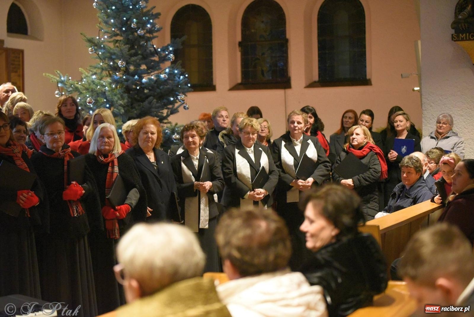 Zdjęcie w galerii na portalu naszraciborz.pl: Raciborski wieczór kolęd i pastorałek tym razem na Ocicach [FOTO i WIDEO] wiadomości z regionu