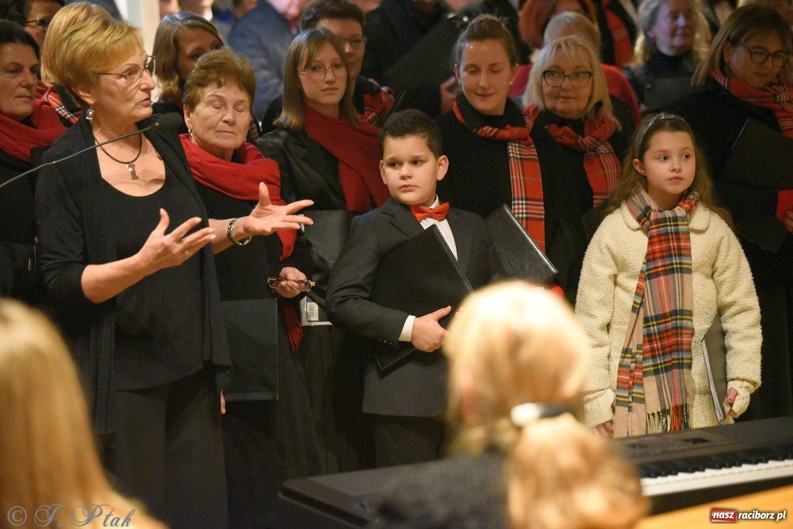 Zdjęcie w galerii na portalu naszraciborz.pl: Raciborski wieczór kolęd i pastorałek tym razem na Ocicach [FOTO i WIDEO] wiadomości z regionu