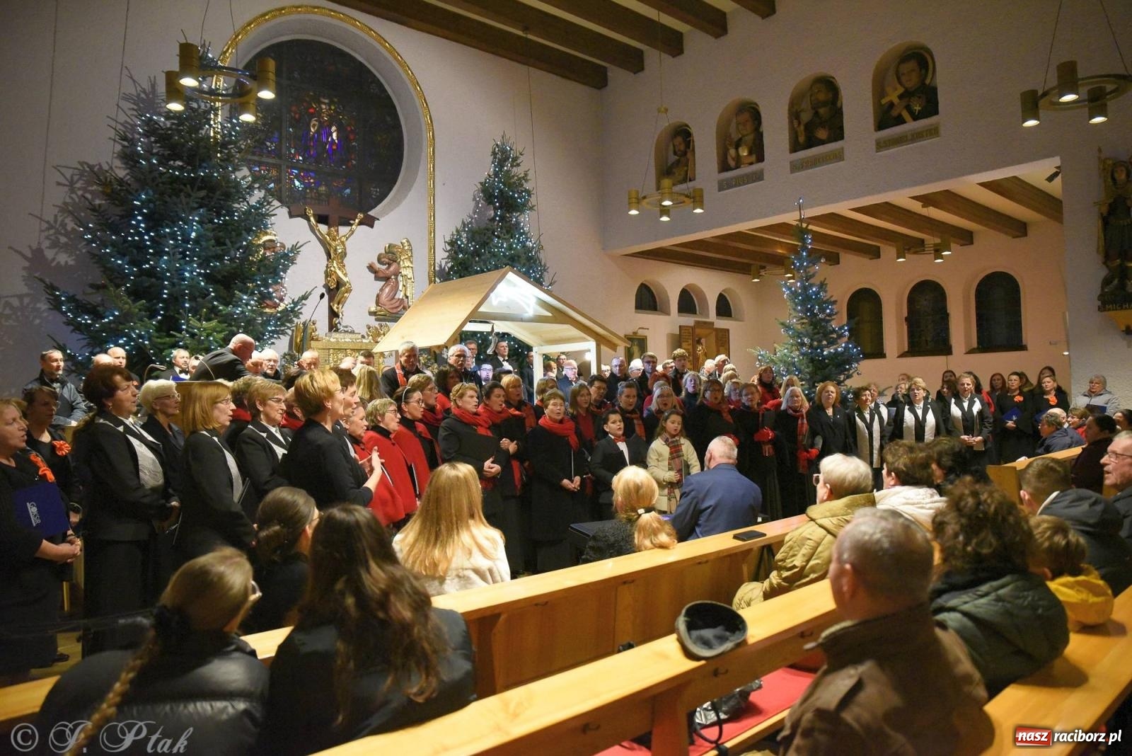 Zdjęcie w galerii na portalu naszraciborz.pl: Raciborski wieczór kolęd i pastorałek tym razem na Ocicach [FOTO i WIDEO] wiadomości z regionu