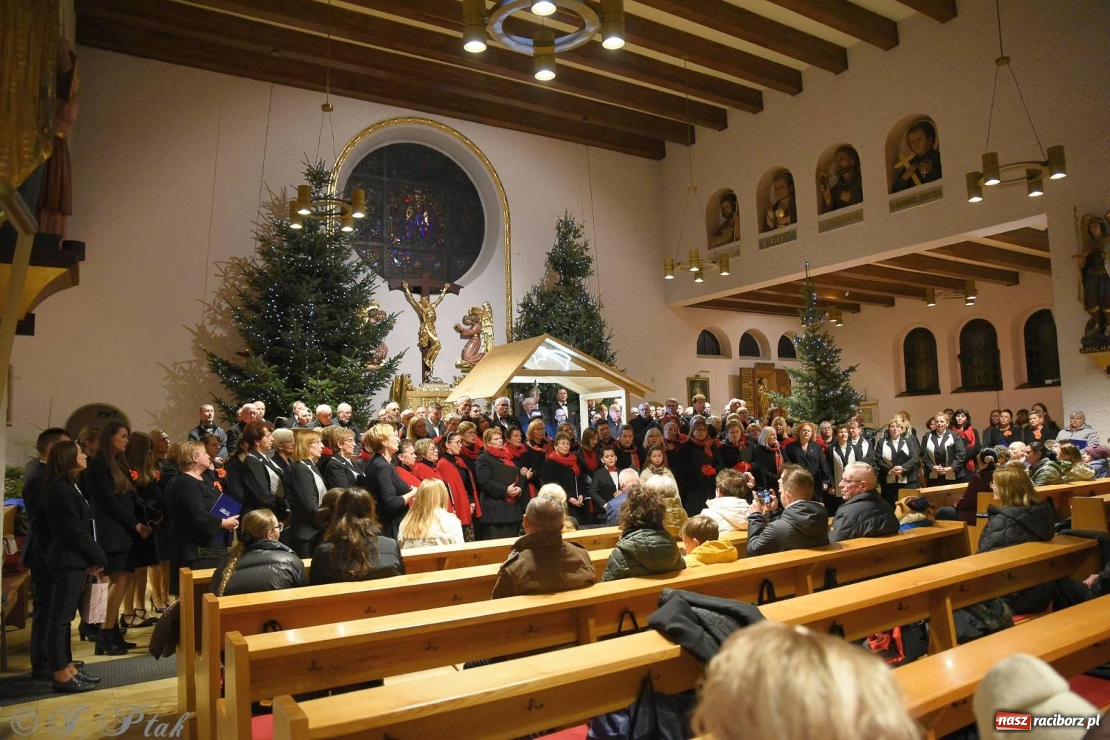 Zdjęcie w galerii na portalu naszraciborz.pl: Raciborski wieczór kolęd i pastorałek tym razem na Ocicach [FOTO i WIDEO] wiadomości z regionu