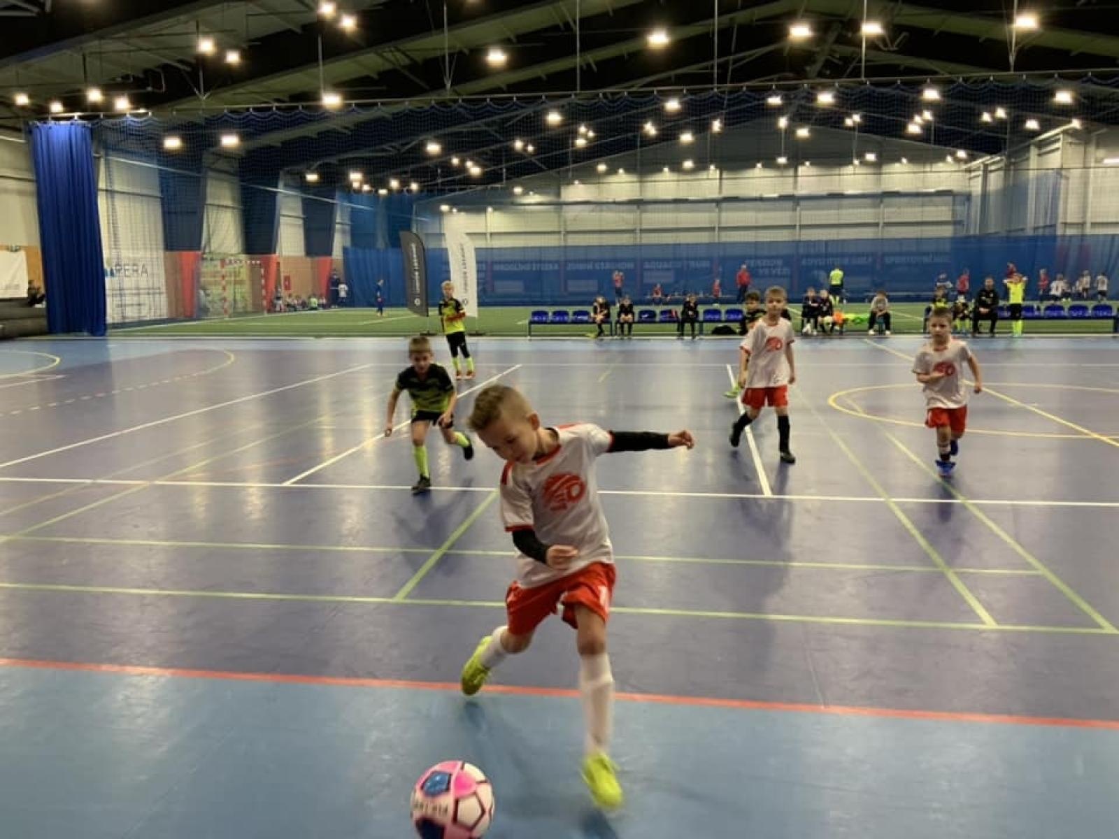 Zdjęcie w galerii na portalu naszraciborz.pl: Piłkarze rocznika 2015 rywalizowali w Bohuminie [FOTO] wiadomości z regionu