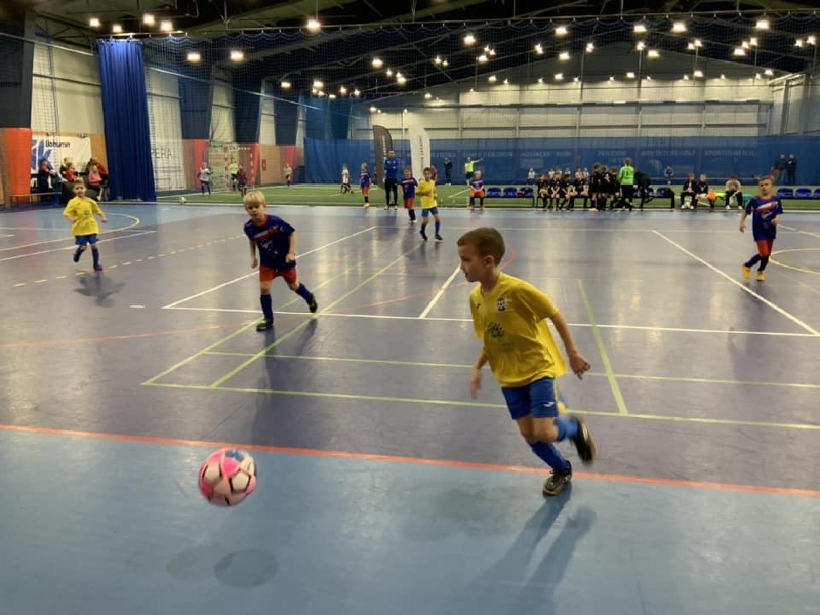 Zdjęcie w galerii na portalu naszraciborz.pl: Piłkarze rocznika 2015 rywalizowali w Bohuminie [FOTO] wiadomości z regionu