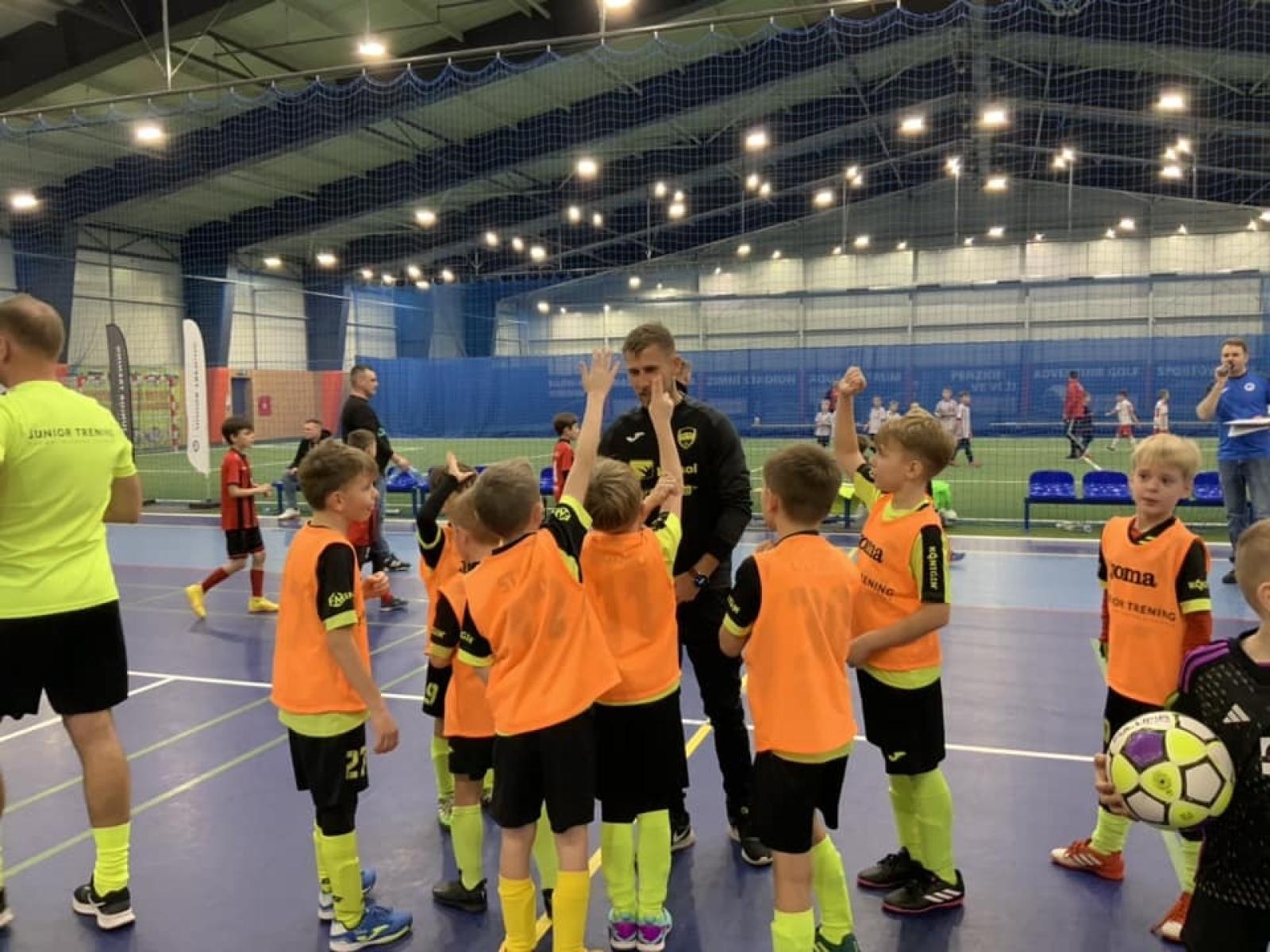 Zdjęcie w galerii na portalu naszraciborz.pl: Piłkarze rocznika 2015 rywalizowali w Bohuminie [FOTO] wiadomości z regionu