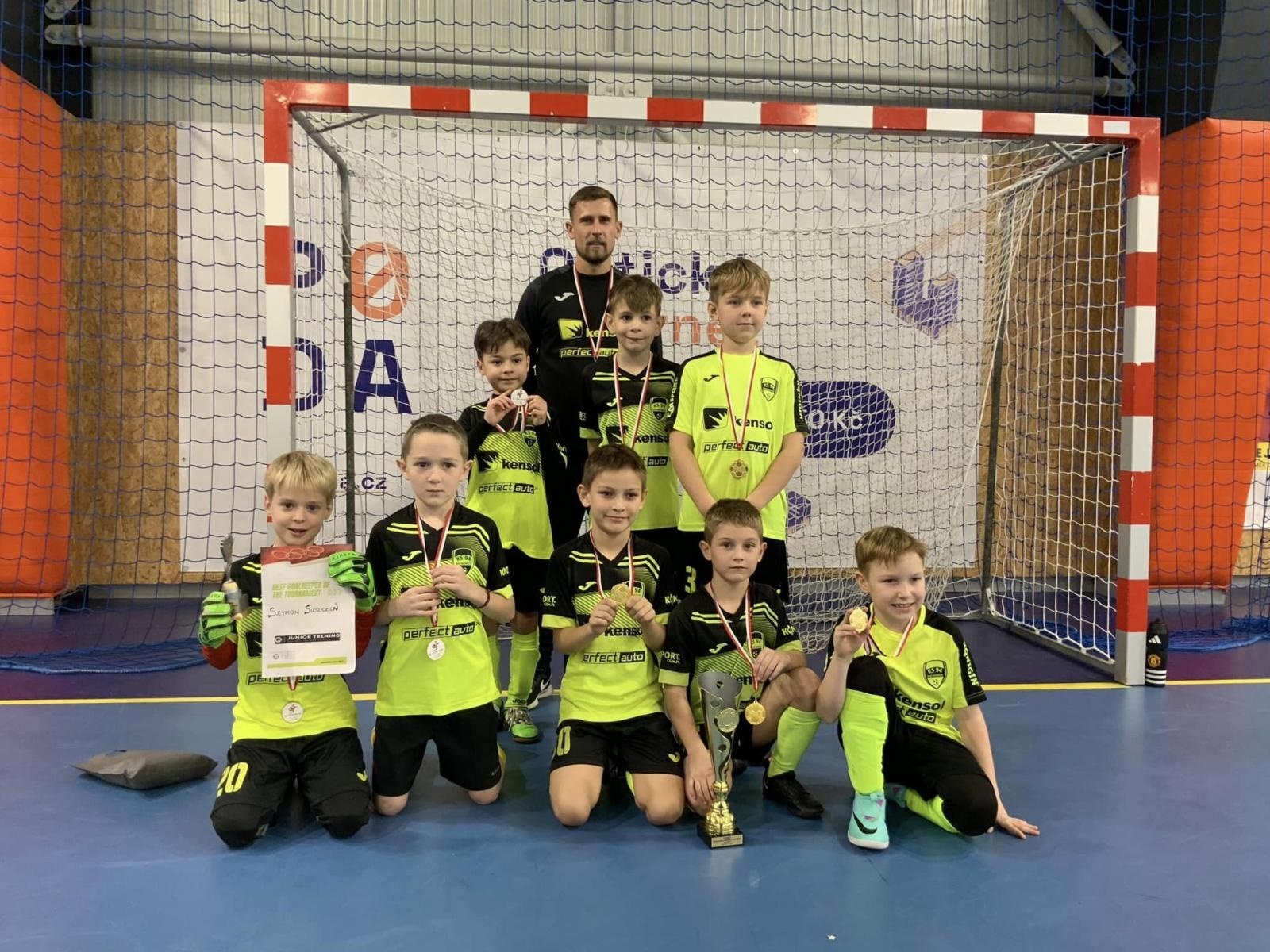 Zdjęcie w galerii na portalu naszraciborz.pl: Piłkarze rocznika 2015 rywalizowali w Bohuminie [FOTO] wiadomości z regionu