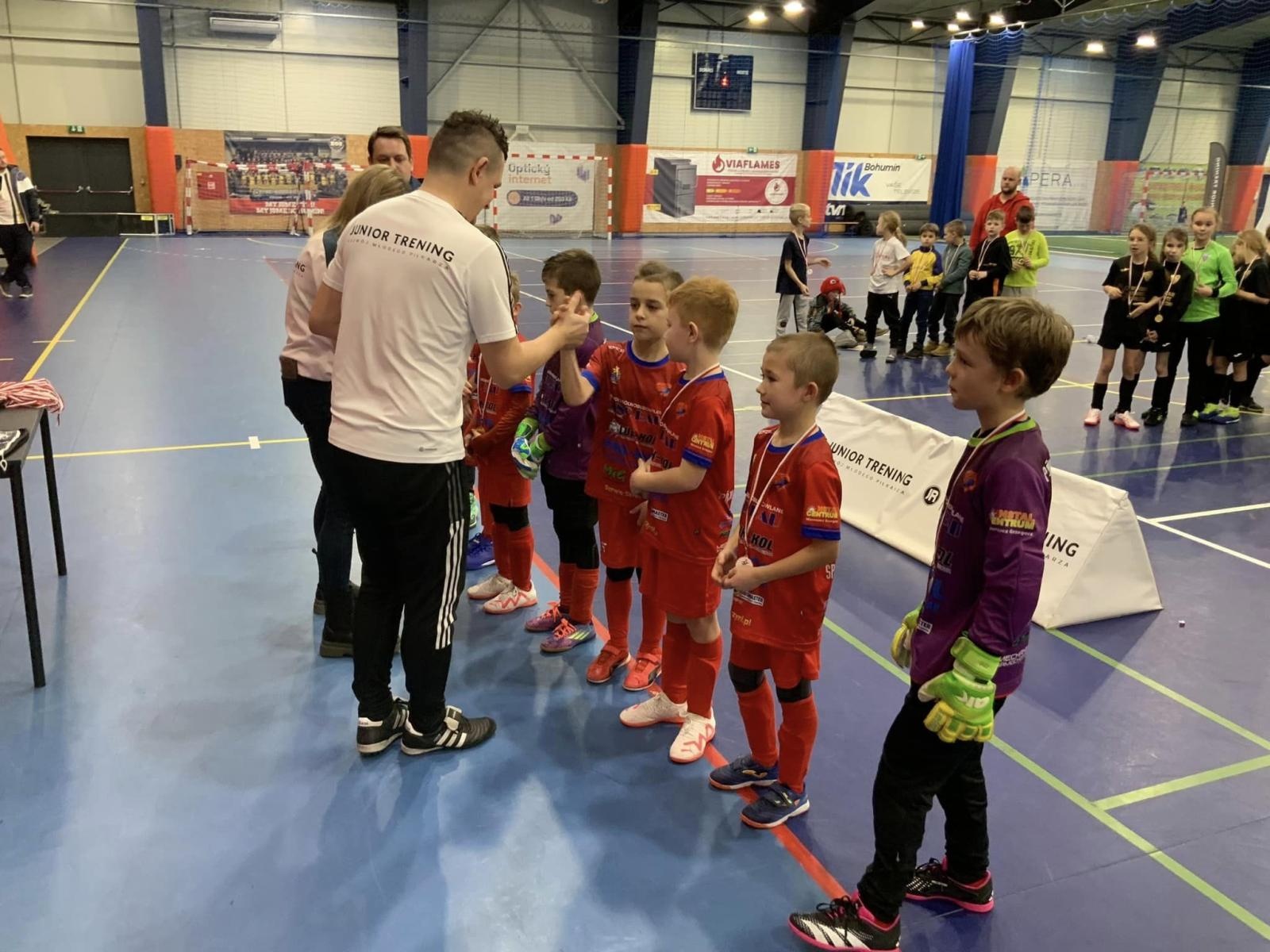 Zdjęcie w galerii na portalu naszraciborz.pl: Piłkarze rocznika 2015 rywalizowali w Bohuminie [FOTO] wiadomości z regionu