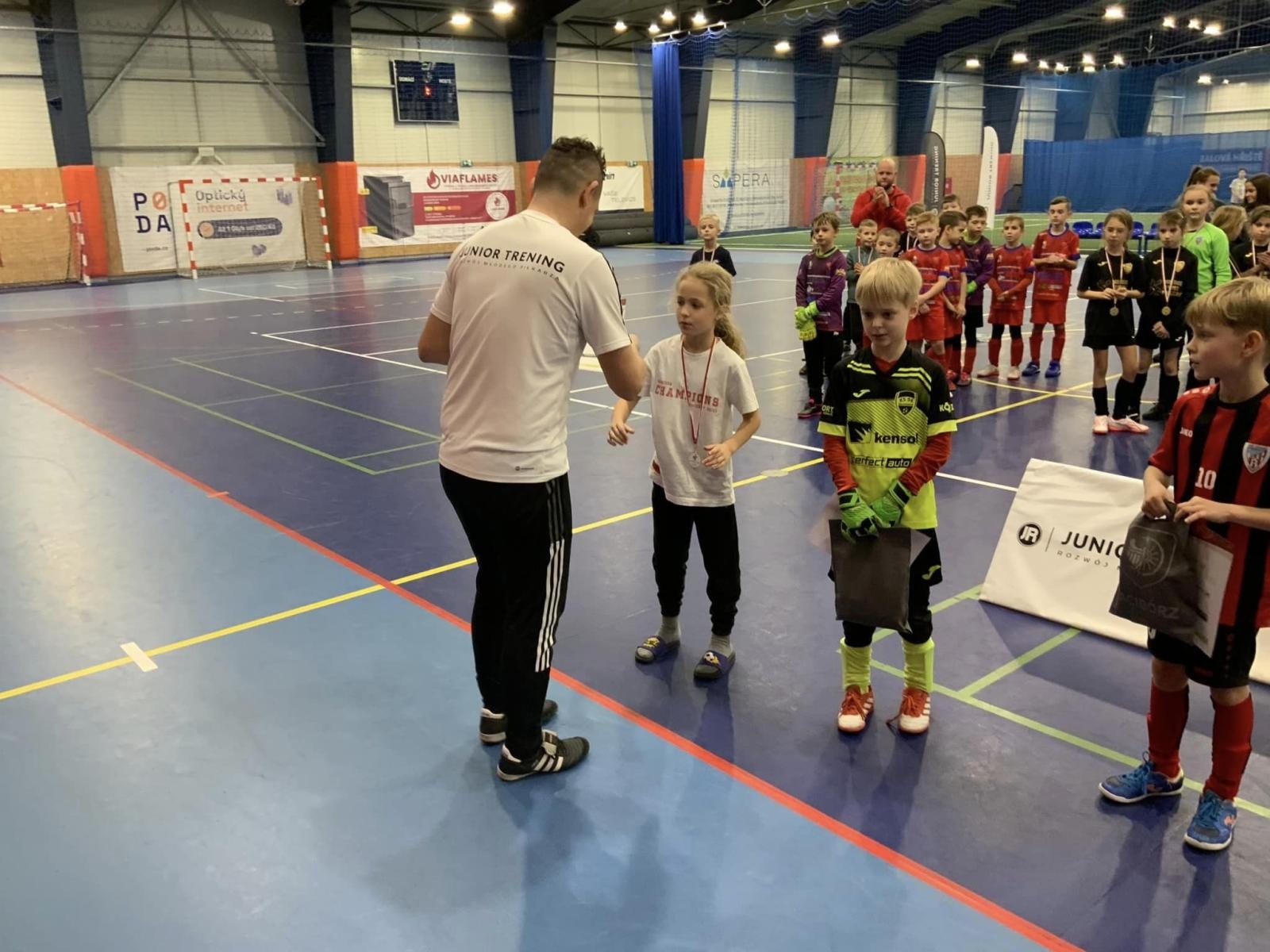 Zdjęcie w galerii na portalu naszraciborz.pl: Piłkarze rocznika 2015 rywalizowali w Bohuminie [FOTO] wiadomości z regionu