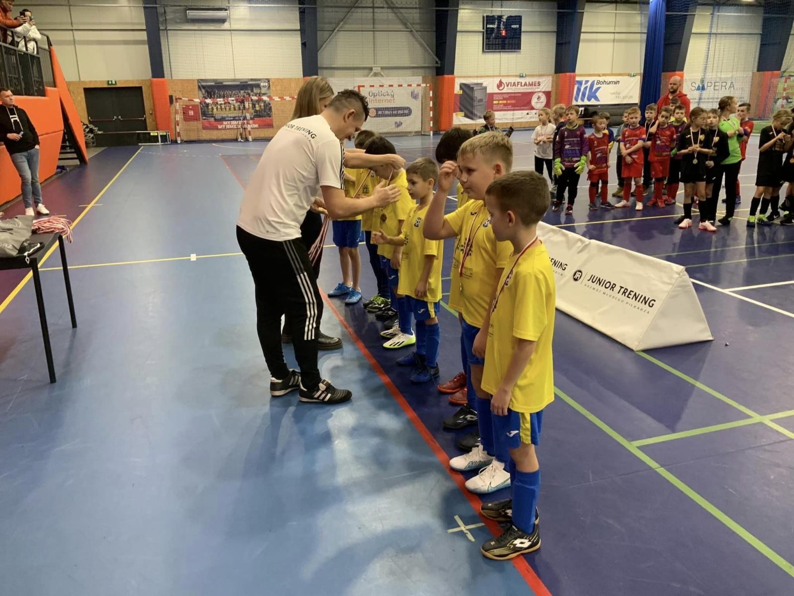 Zdjęcie w galerii na portalu naszraciborz.pl: Piłkarze rocznika 2015 rywalizowali w Bohuminie [FOTO] wiadomości z regionu