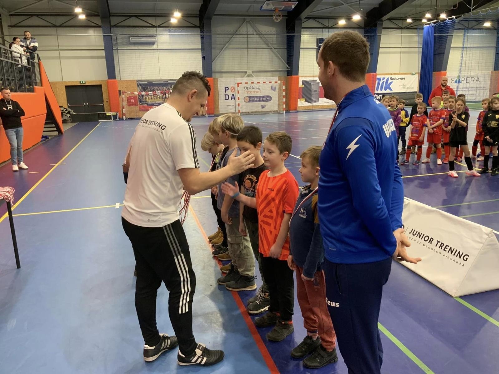 Zdjęcie w galerii na portalu naszraciborz.pl: Piłkarze rocznika 2015 rywalizowali w Bohuminie [FOTO] wiadomości z regionu