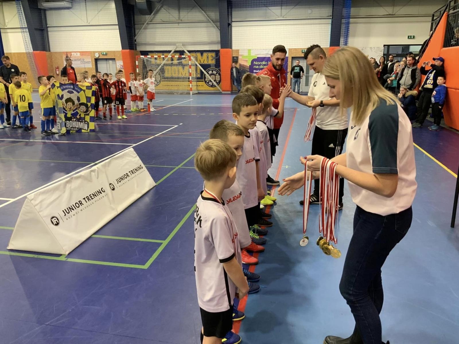 Zdjęcie w galerii na portalu naszraciborz.pl: Piłkarze rocznika 2015 rywalizowali w Bohuminie [FOTO] wiadomości z regionu