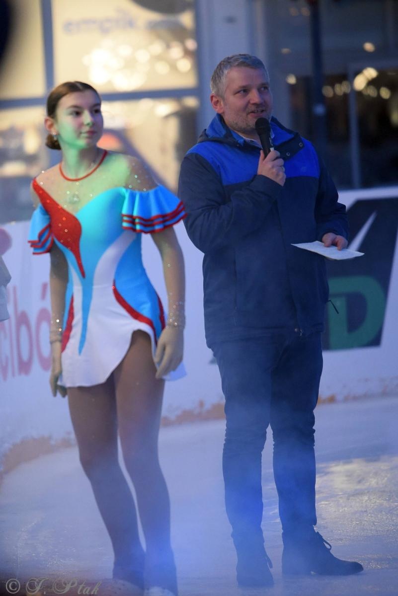 Zdjęcie w galerii na portalu naszraciborz.pl: Ice show na raciborskim Rynku [FOTO i WIDEO] wiadomości z regionu