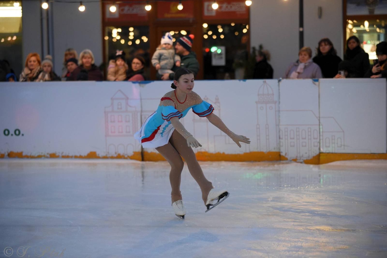 Zdjęcie w galerii na portalu naszraciborz.pl: Ice show na raciborskim Rynku [FOTO i WIDEO] wiadomości z regionu