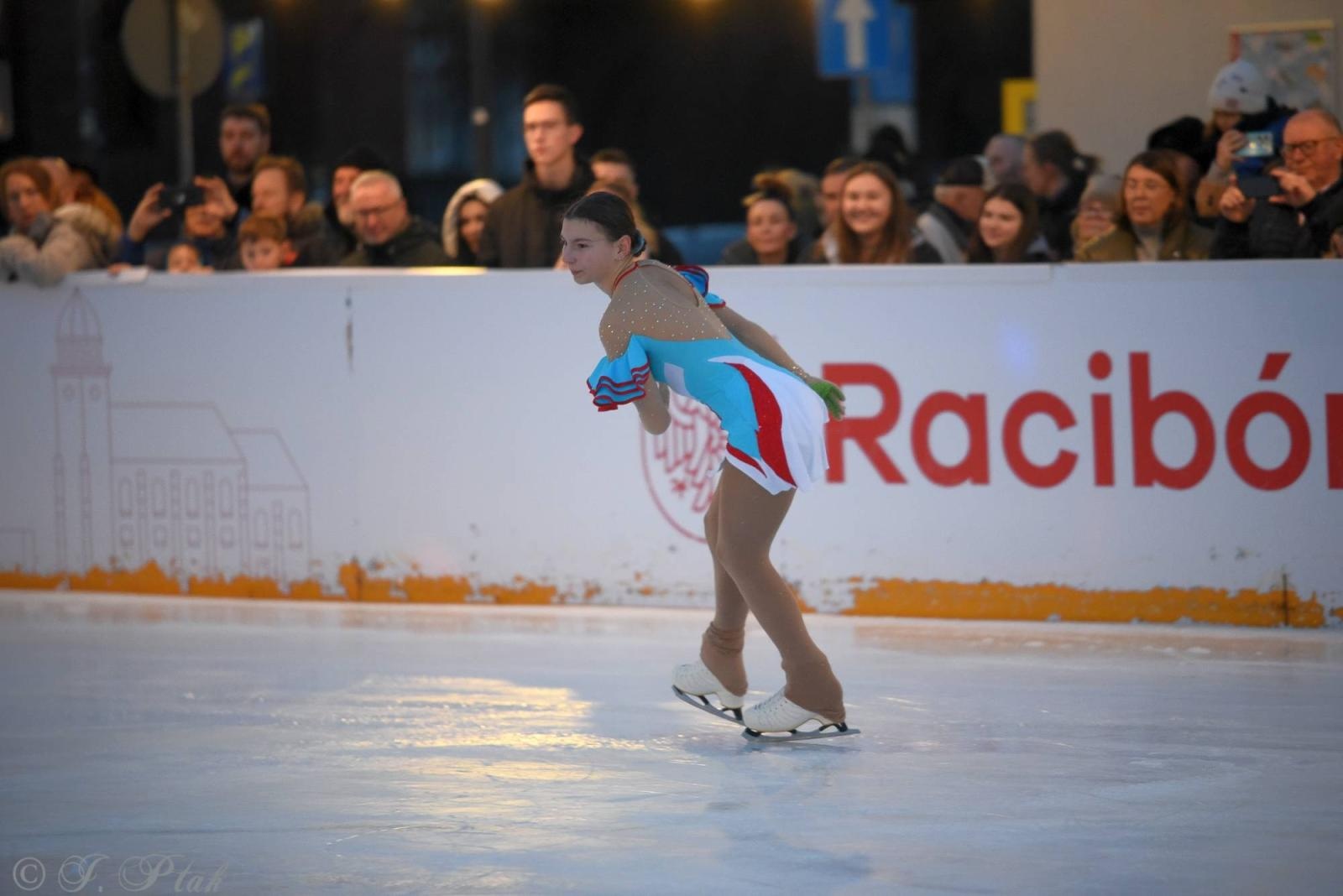 Zdjęcie w galerii na portalu naszraciborz.pl: Ice show na raciborskim Rynku [FOTO i WIDEO] wiadomości z regionu