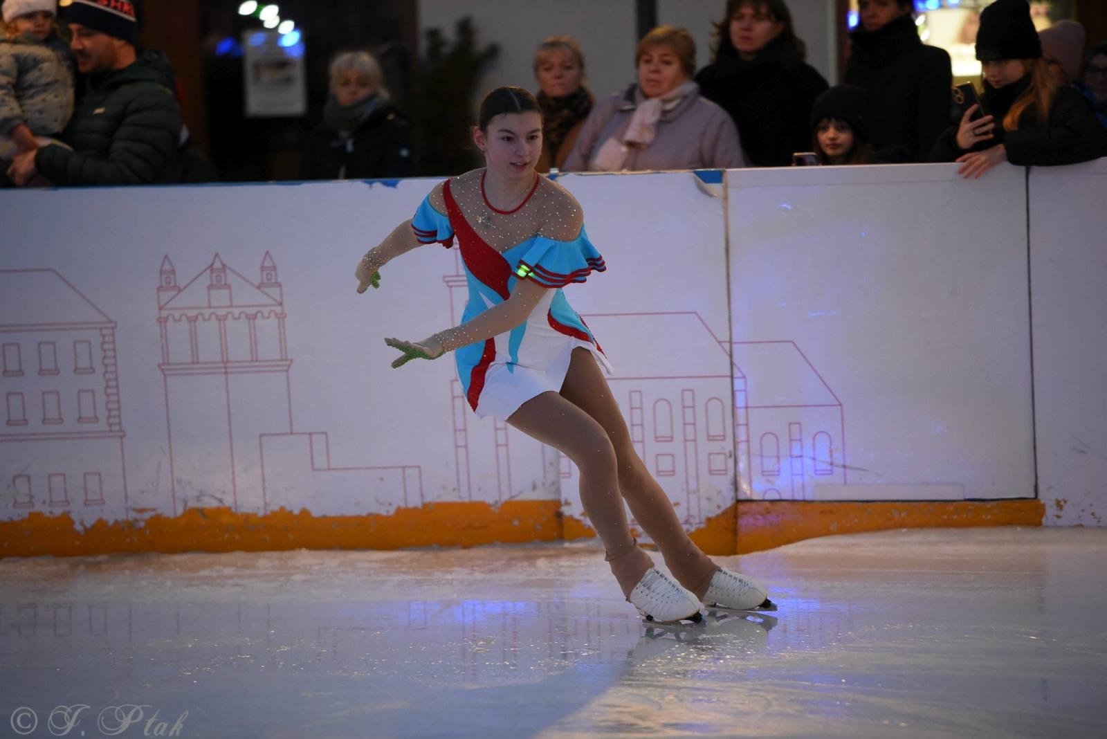 Zdjęcie w galerii na portalu naszraciborz.pl: Ice show na raciborskim Rynku [FOTO i WIDEO] wiadomości z regionu