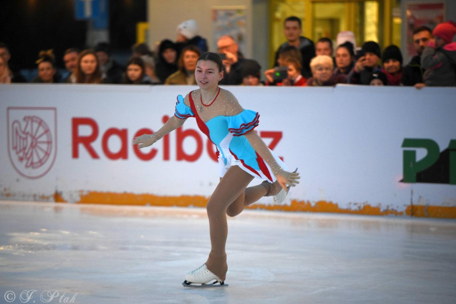 Zdjęcie w galerii na portalu naszraciborz.pl: Ice show na raciborskim Rynku [FOTO i WIDEO] wiadomości z regionu