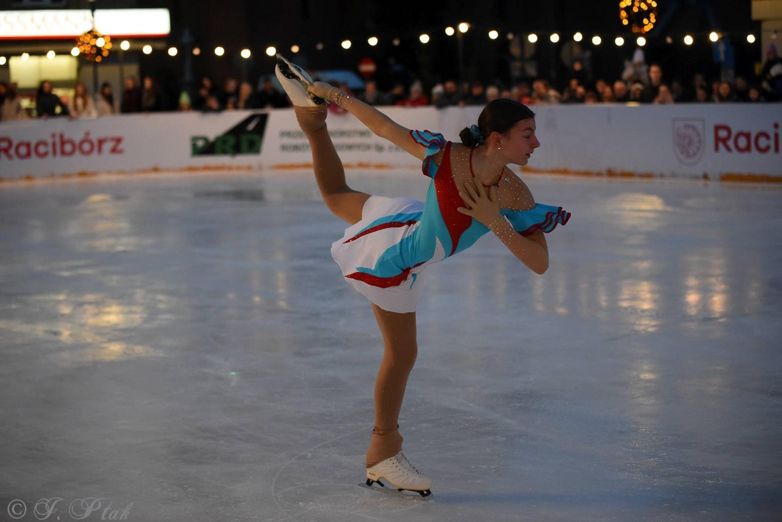Zdjęcie w galerii na portalu naszraciborz.pl: Ice show na raciborskim Rynku [FOTO i WIDEO] wiadomości z regionu