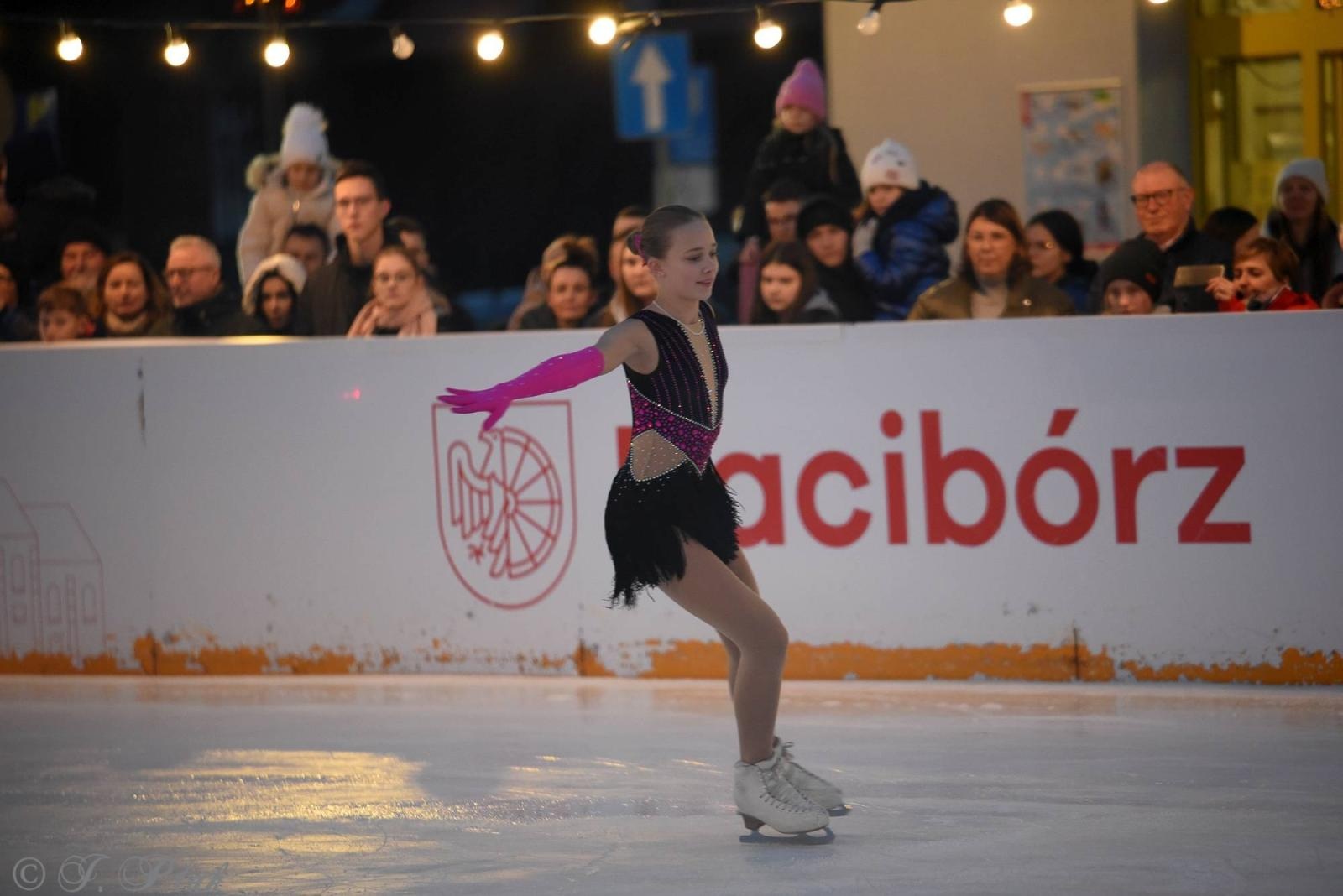 Zdjęcie w galerii na portalu naszraciborz.pl: Ice show na raciborskim Rynku [FOTO i WIDEO] wiadomości z regionu
