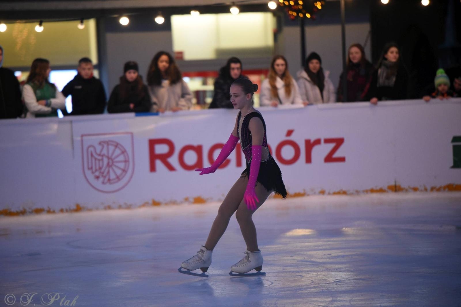 Zdjęcie w galerii na portalu naszraciborz.pl: Ice show na raciborskim Rynku [FOTO i WIDEO] wiadomości z regionu