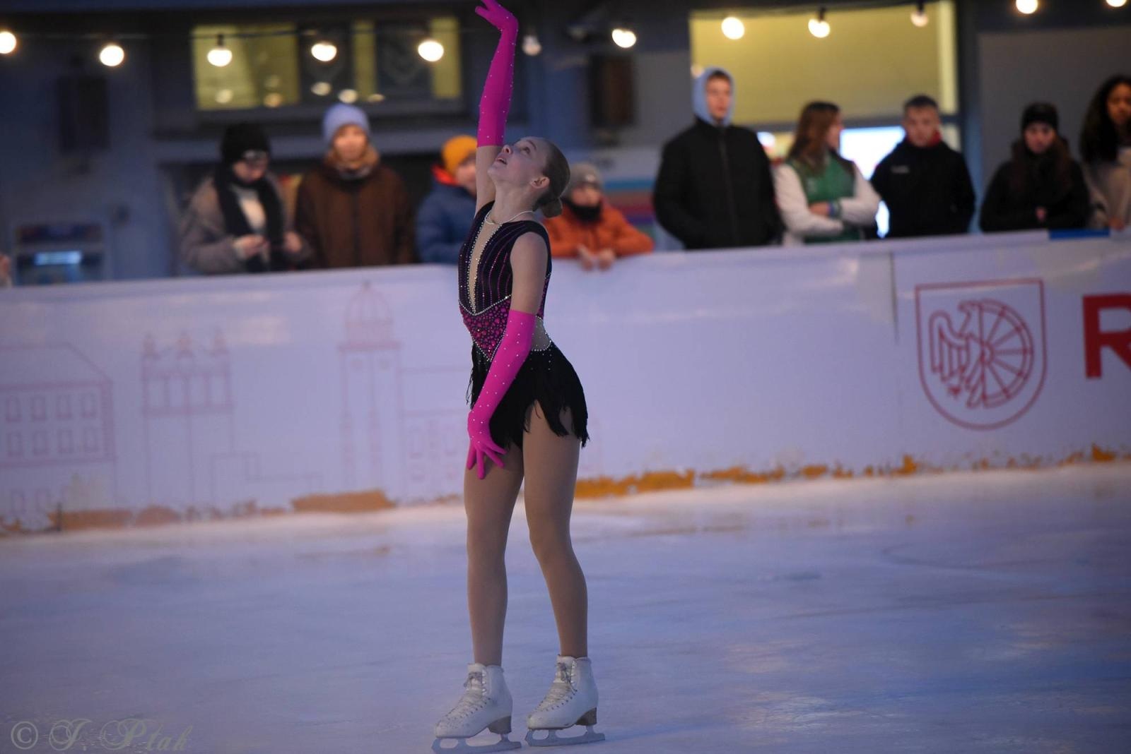 Zdjęcie w galerii na portalu naszraciborz.pl: Ice show na raciborskim Rynku [FOTO i WIDEO] wiadomości z regionu